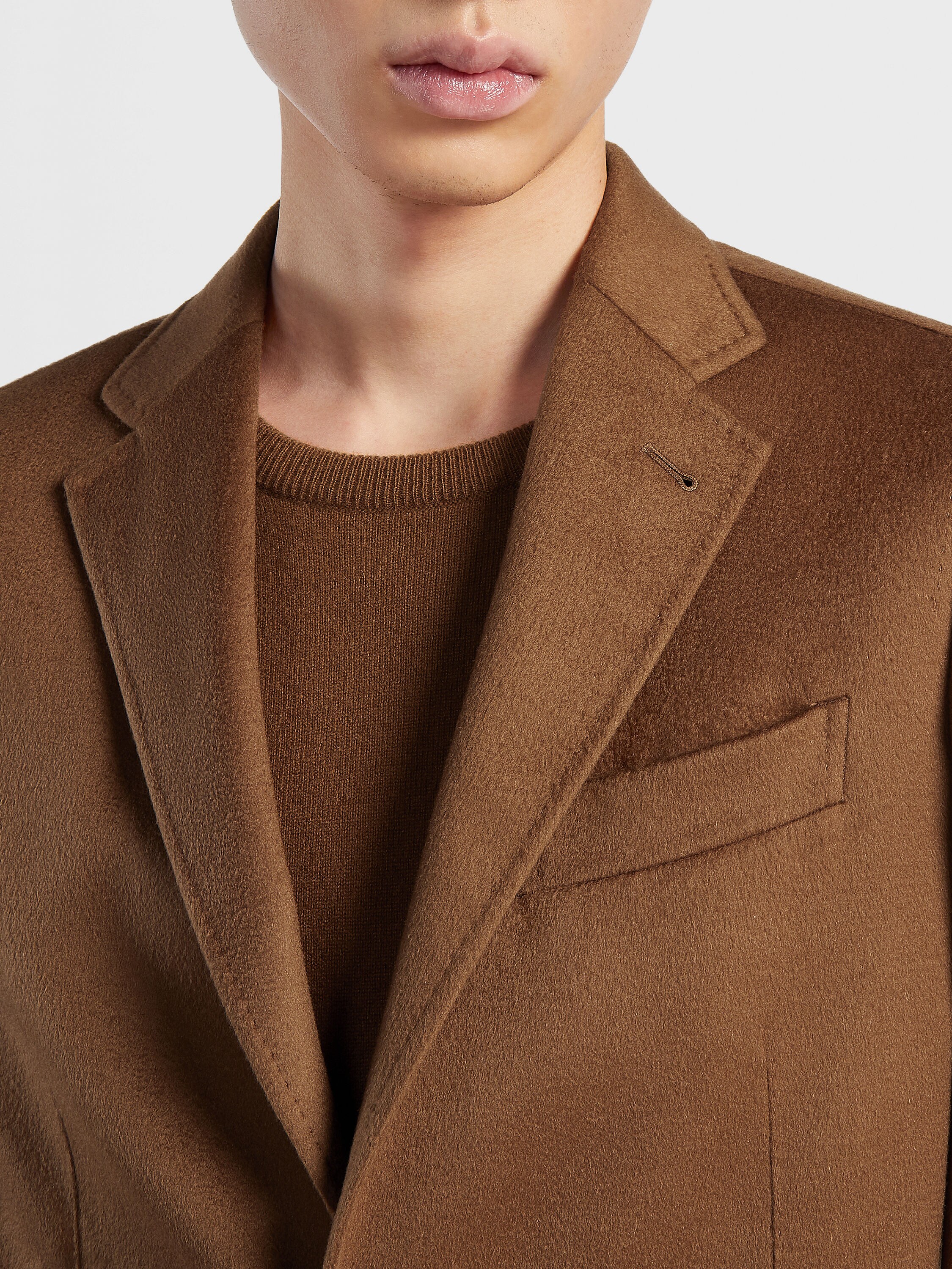 Hemdjacke aus Oasi Cashmere in Dunklem Foliage Detailfoto #2 des Produkts