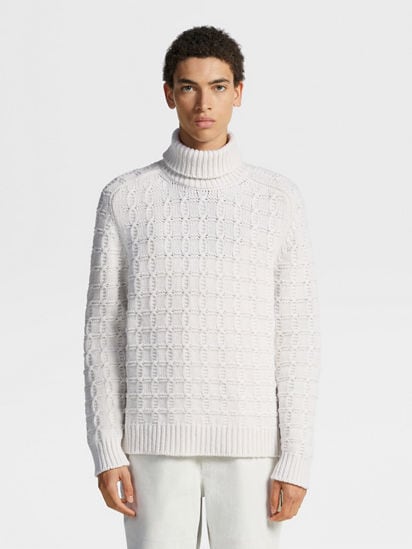 White cashmere outlet turtleneck