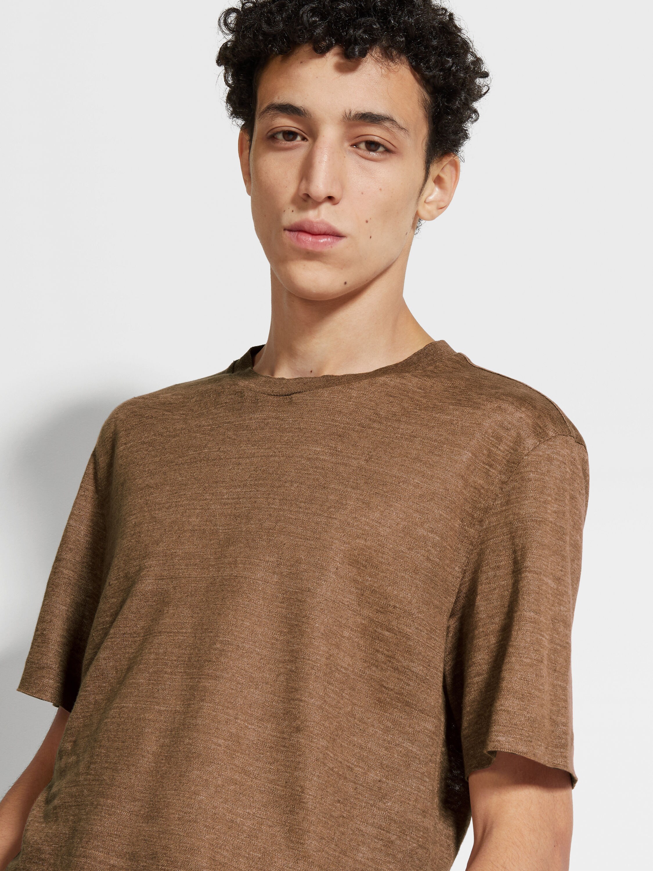 Dark Foliage Linen T-shirt Product detail photo #1