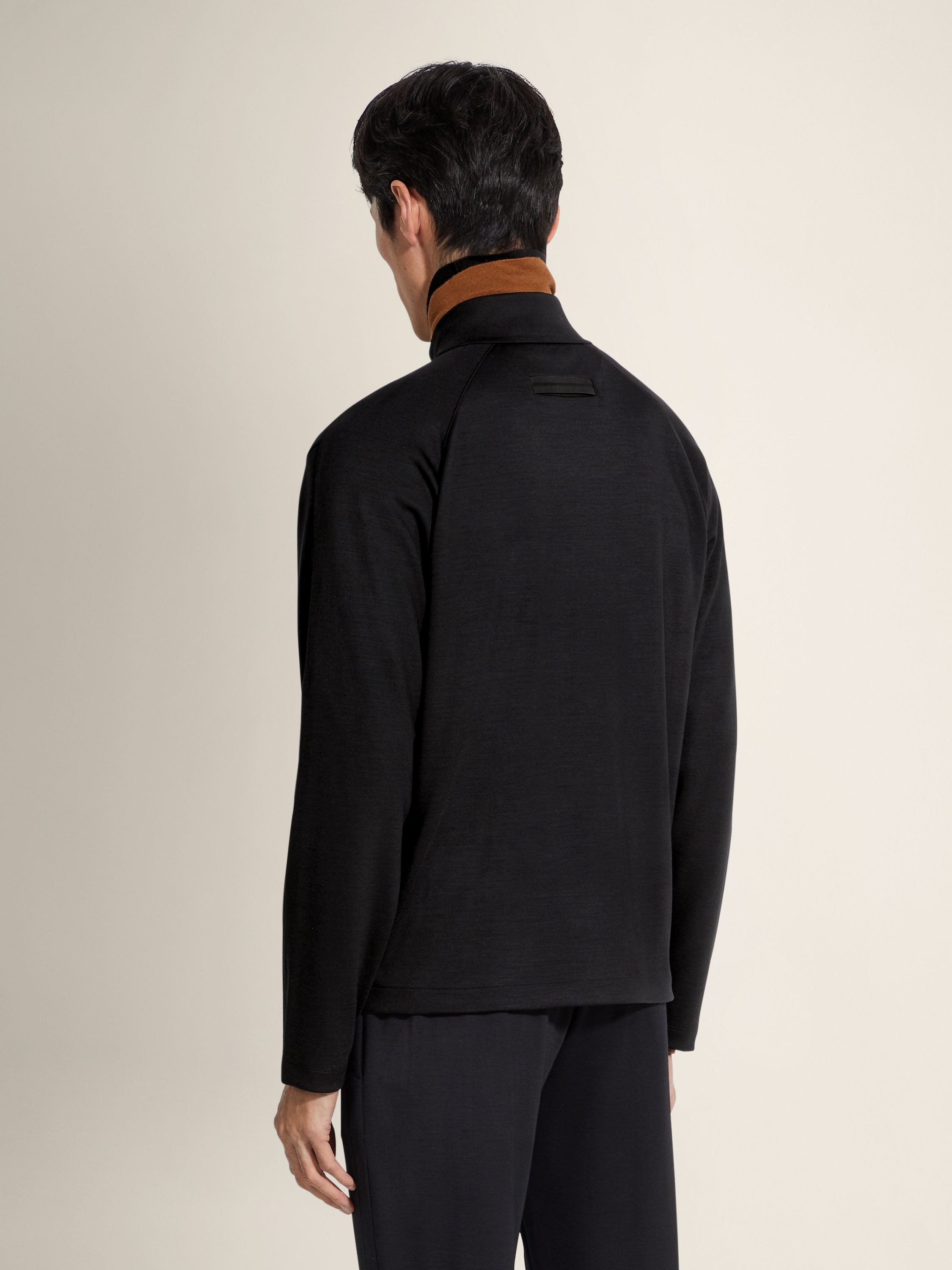 블랙 High Performance™ 울 풀 지퍼 스웻셔츠 제품 상세 사진 #4