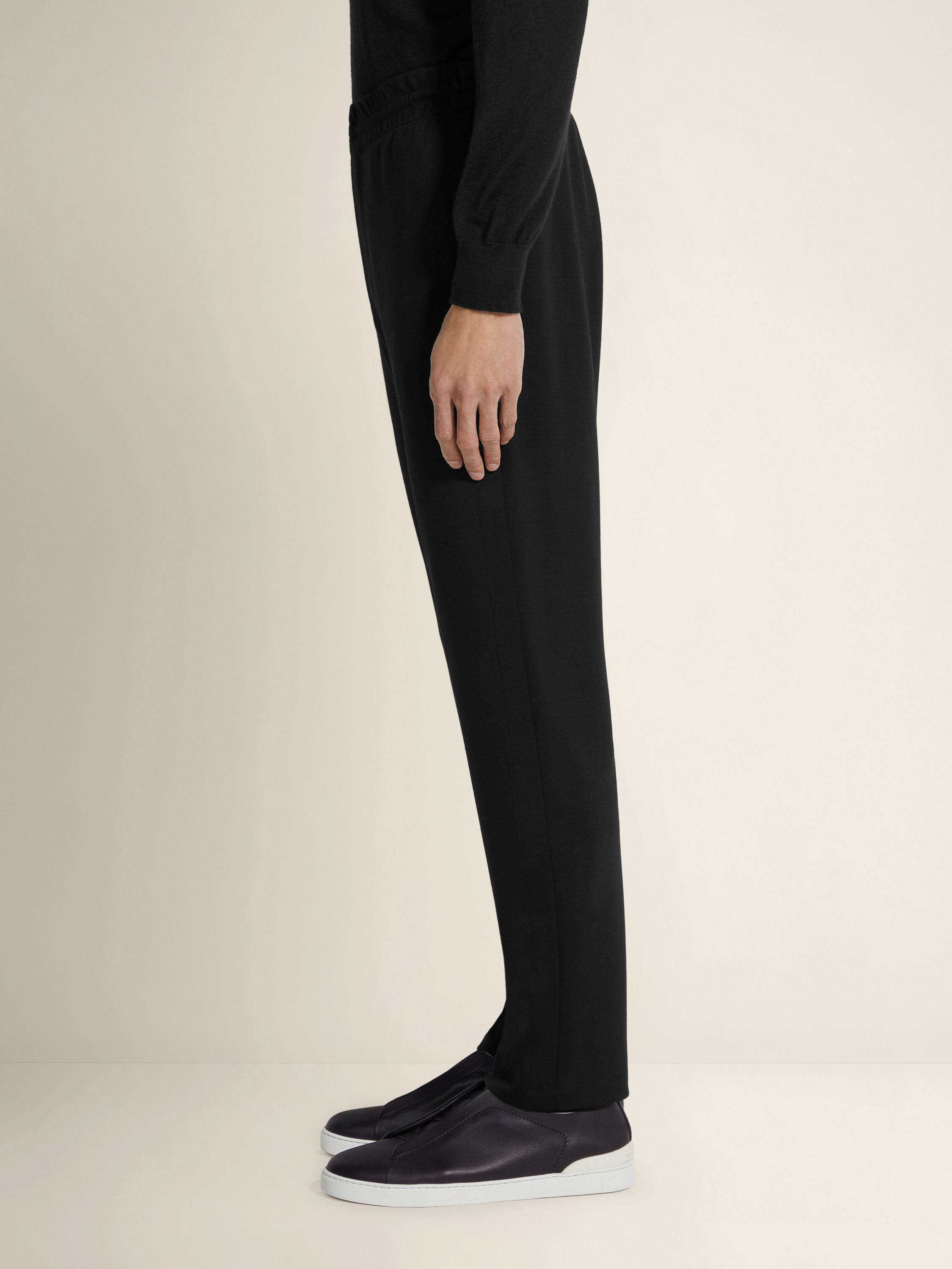 블랙 High Performance™ 울 팬츠 제품 상세 사진 #3