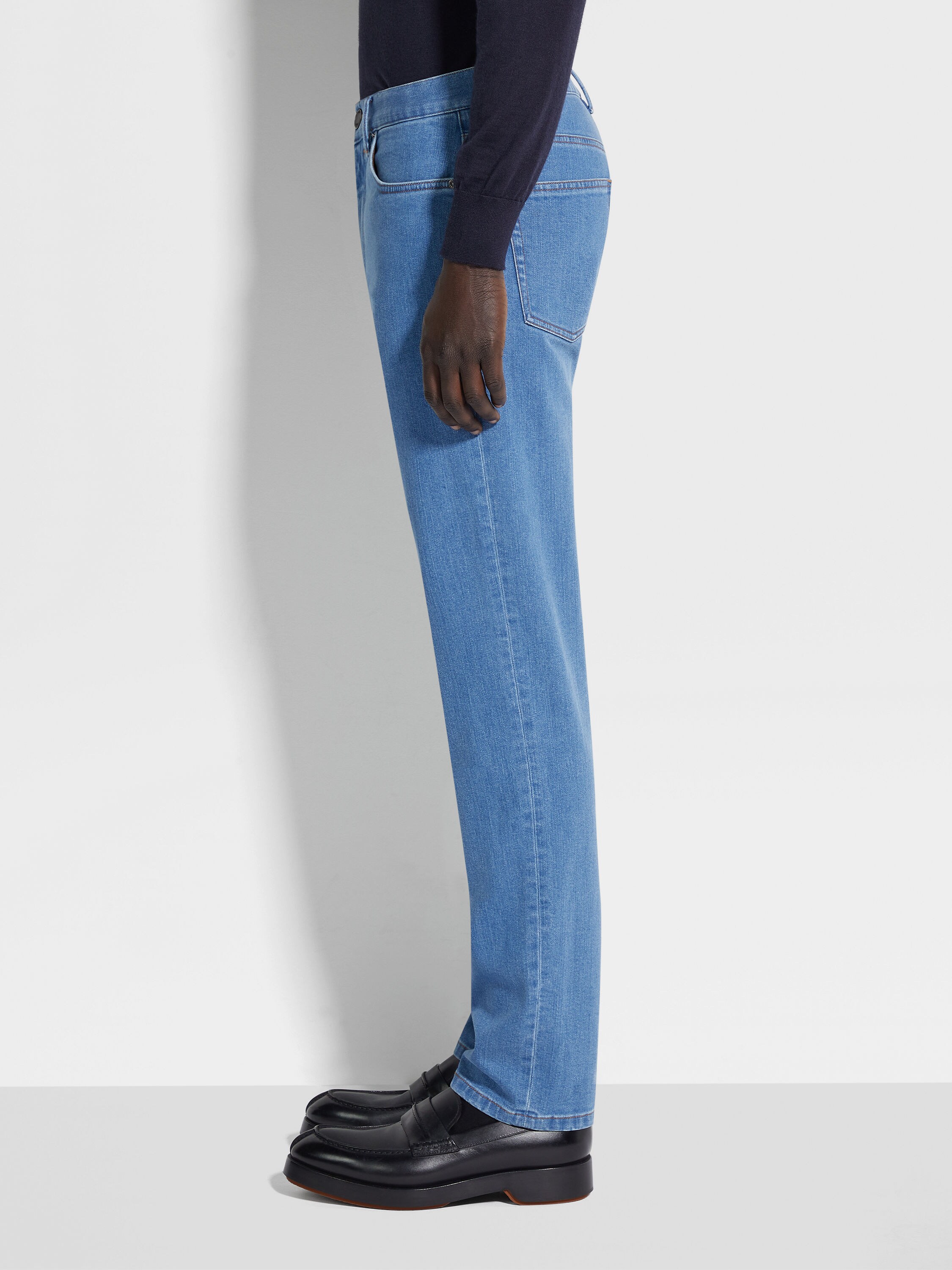 Light Blue Stone-washed Stretch Cotton Roccia Jeans Product detail photo #3