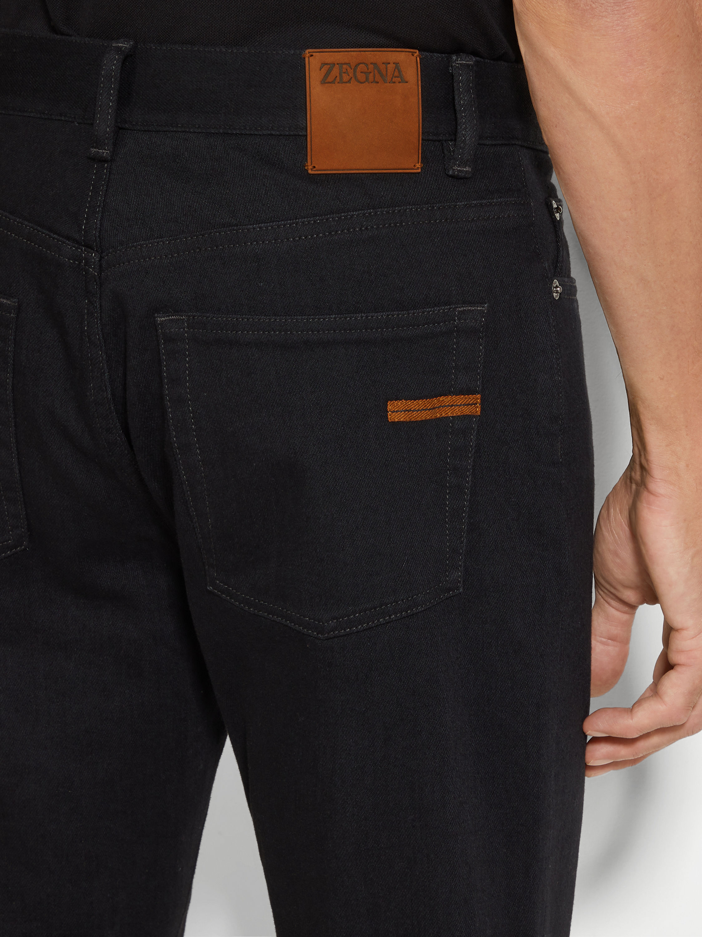 Jeans Roccia in Cotone Elasticizzato Rinse Wash Neri  Foto #1 di dettaglio del prodotto