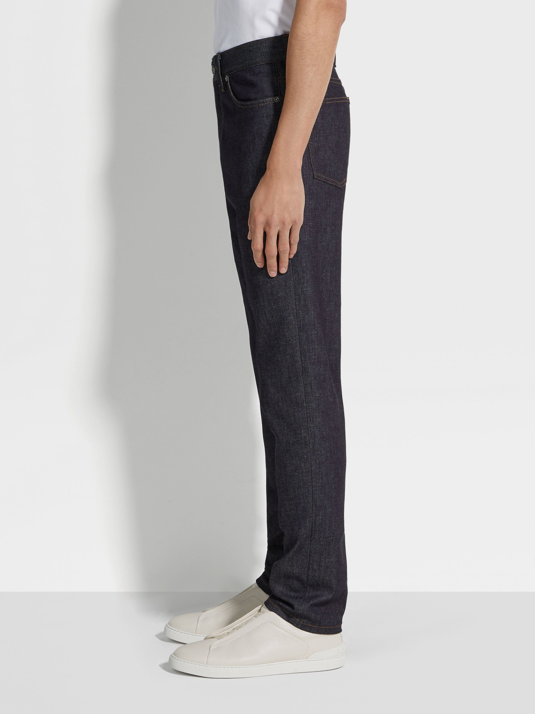 Blue Stretch Cotton and Cashmere Roccia Jeans Product detail photo #2