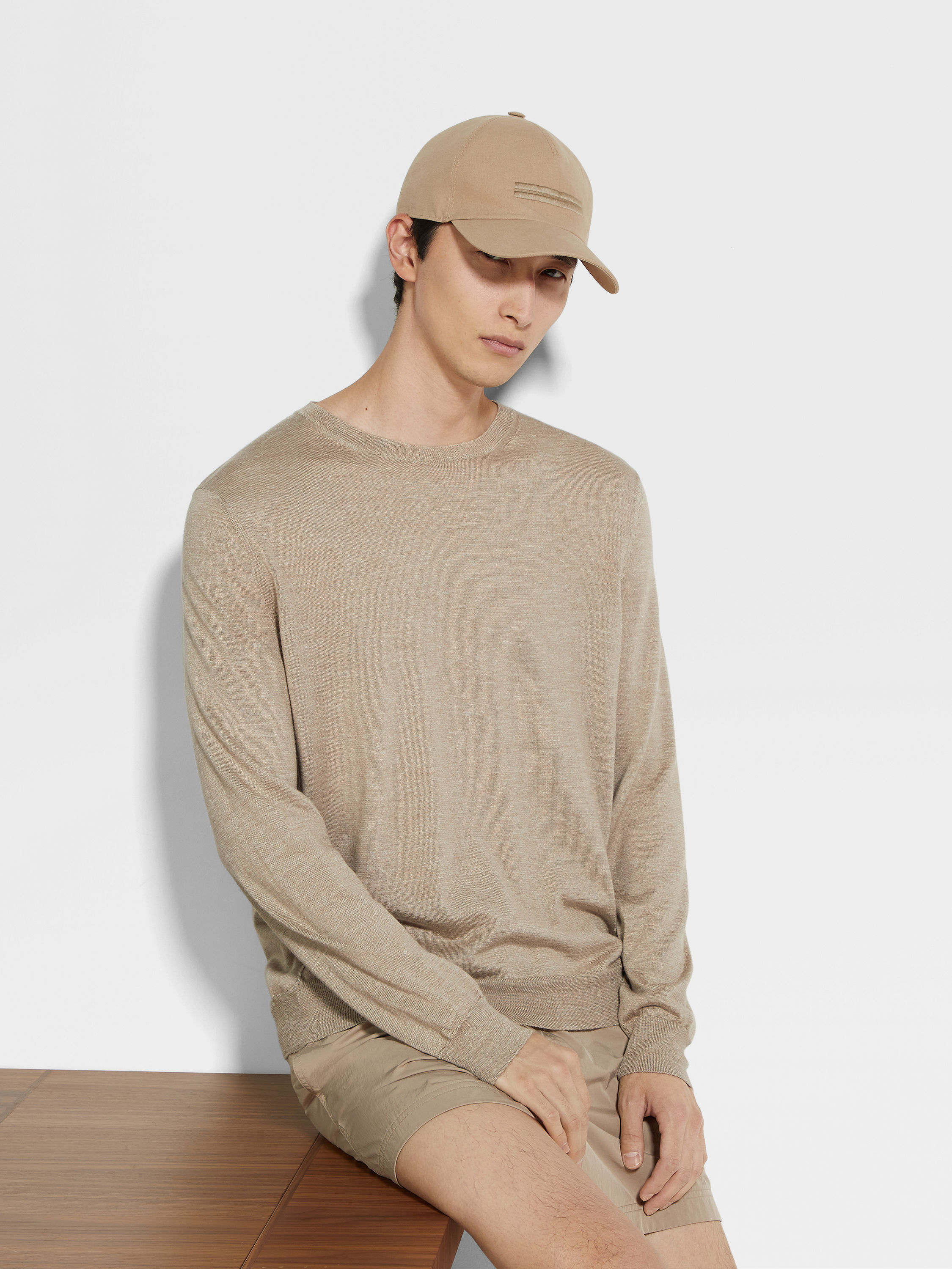 Rundhalspullover aus Seide, Kaschmir und Leinen in meliertem, hellem Taupe Detailfoto #2 des Produkts