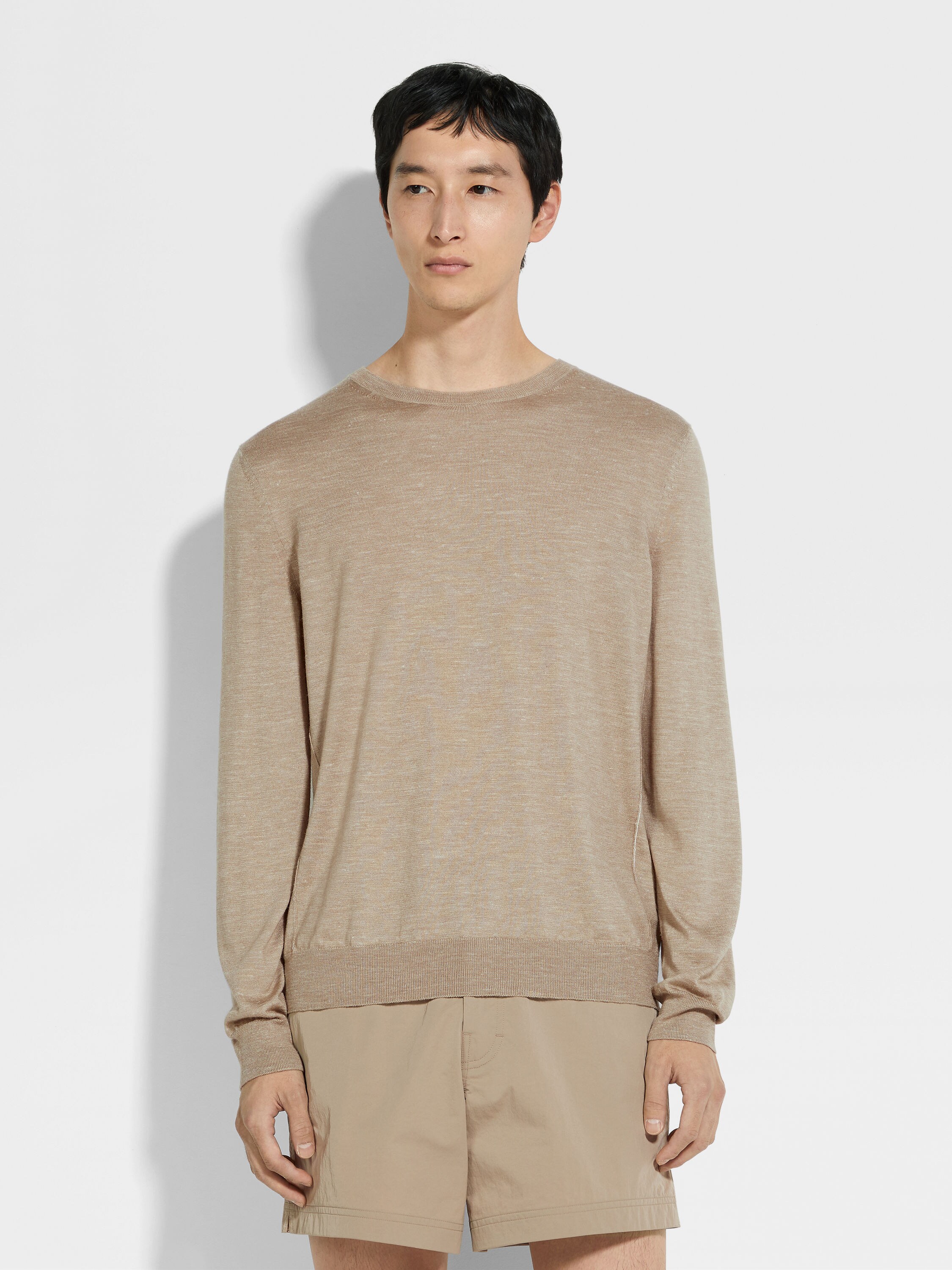 Rundhalspullover aus Seide, Kaschmir und Leinen in meliertem, hellem Taupe Detailfoto #3 des Produkts