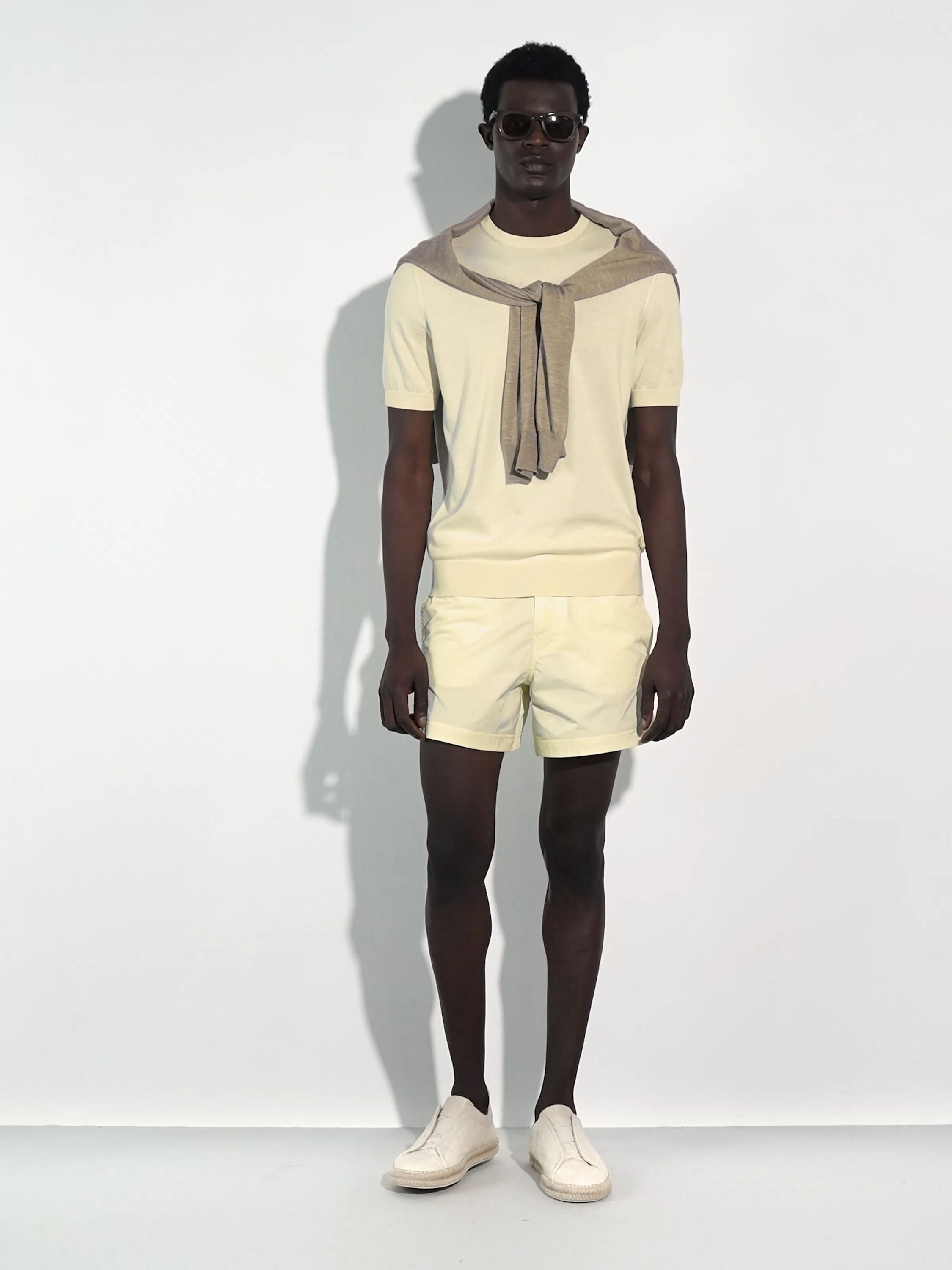 Rundhalspullover aus Seide, Kaschmir und Leinen in meliertem, hellem Taupe