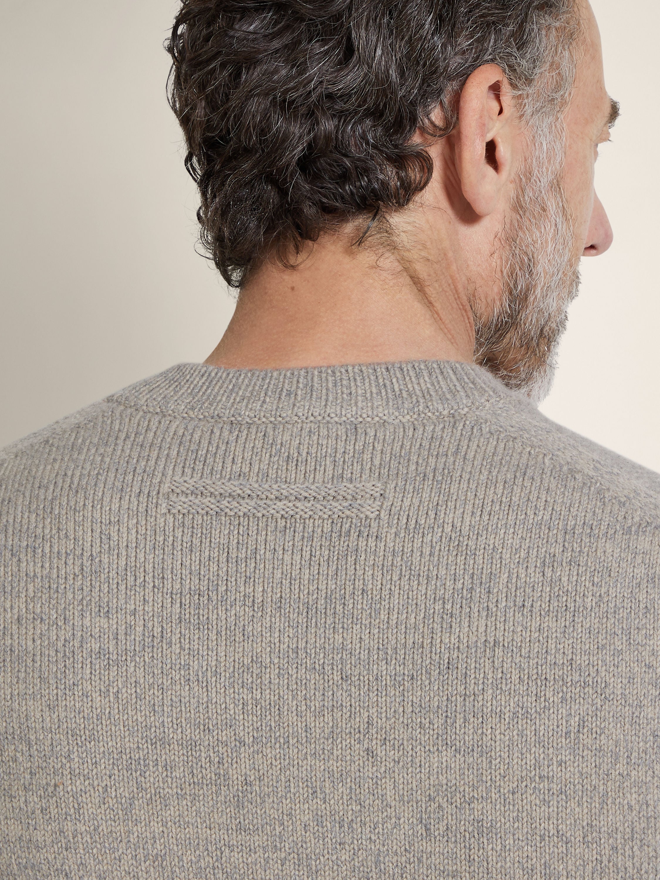 淺麻灰褐色 Vellus Aureum 圓領衫 產品細節圖 #1