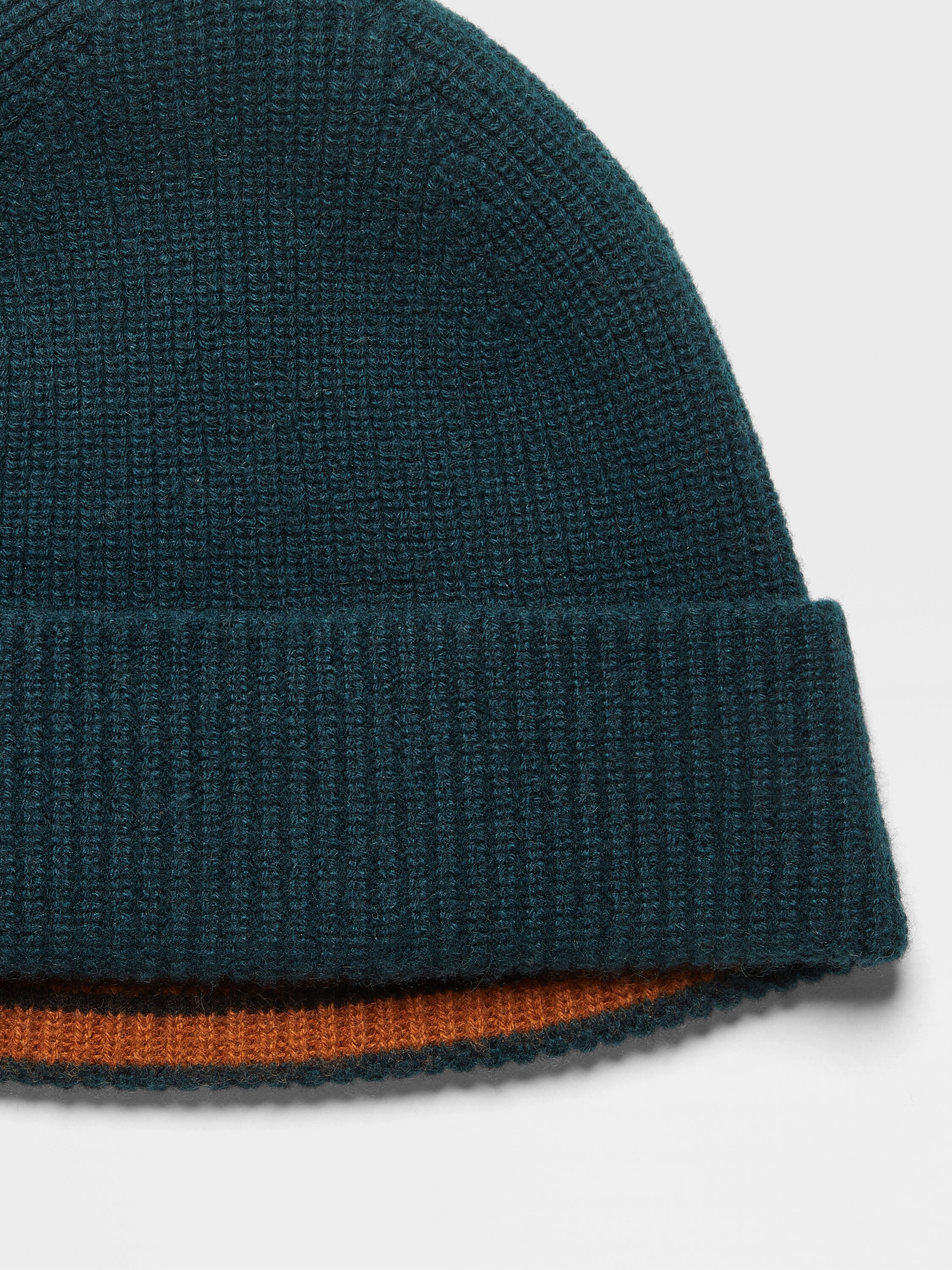 Beanie aus Oasi Cashmere in Dunkelgrün Detailfoto #1 des Produkts