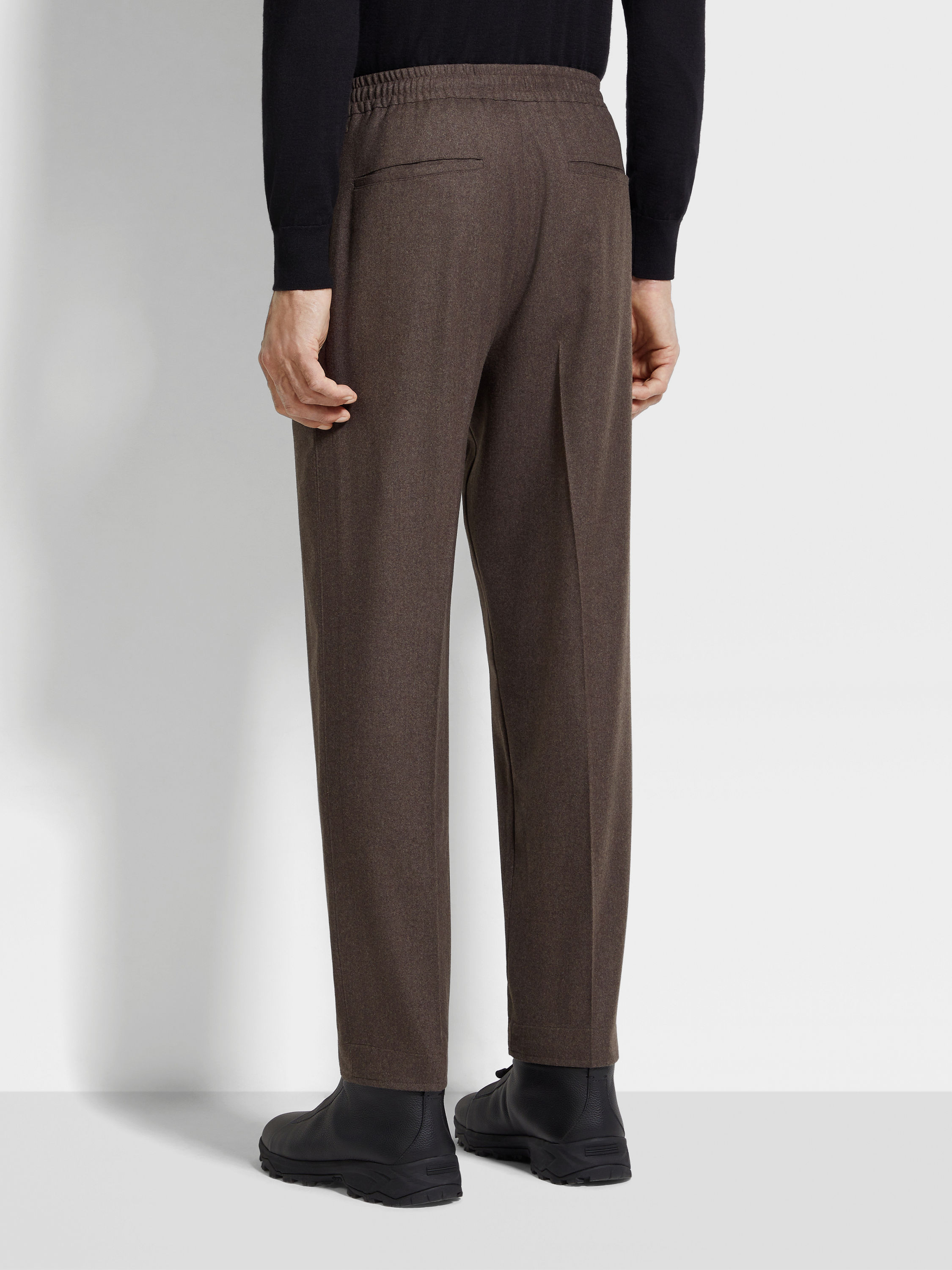 Hose aus 15milmil15 Wolle, Seide und Kaschmir in Dunkelbraun Detailfoto #4 des Produkts