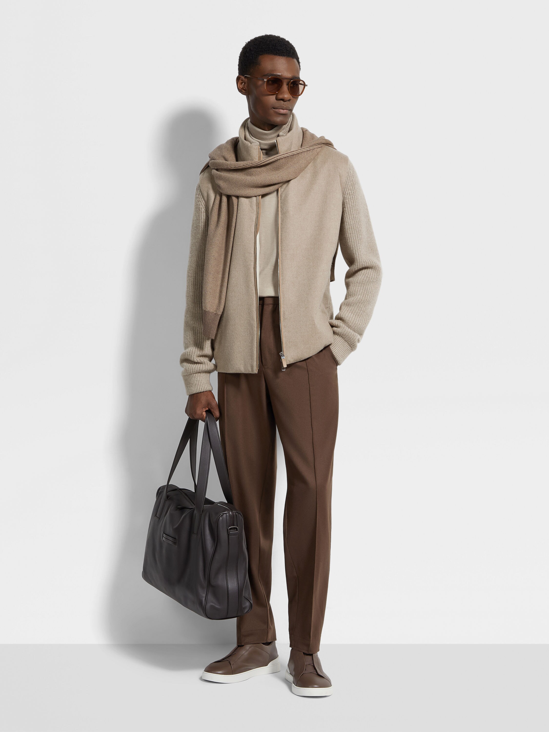 Cardigan con Zip Intera in Oasi Cashmere Tortora Chiaro Foto #2 di dettaglio del prodotto