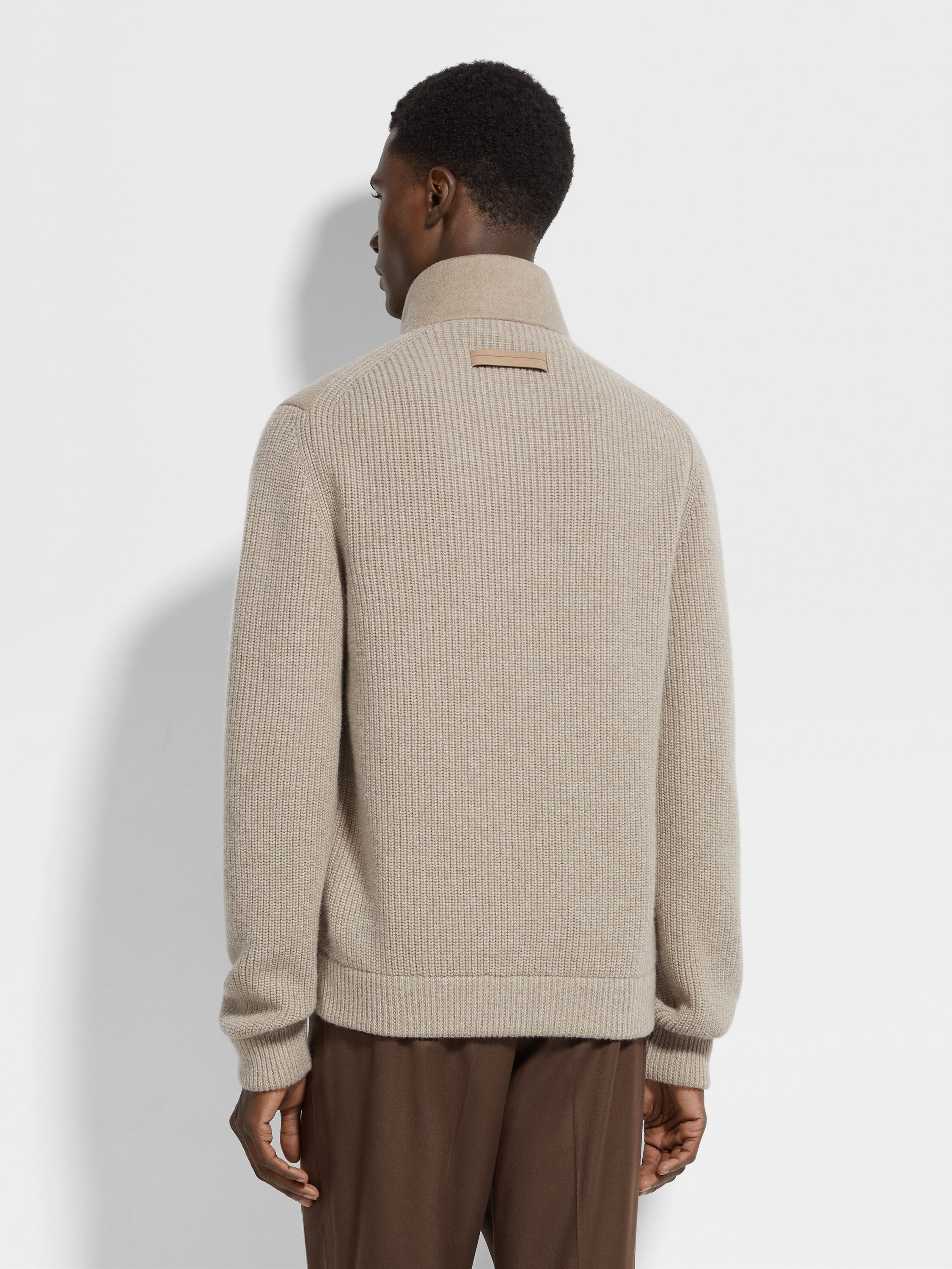 Cardigan con Zip Intera in Oasi Cashmere Tortora Chiaro Foto #4 di dettaglio del prodotto