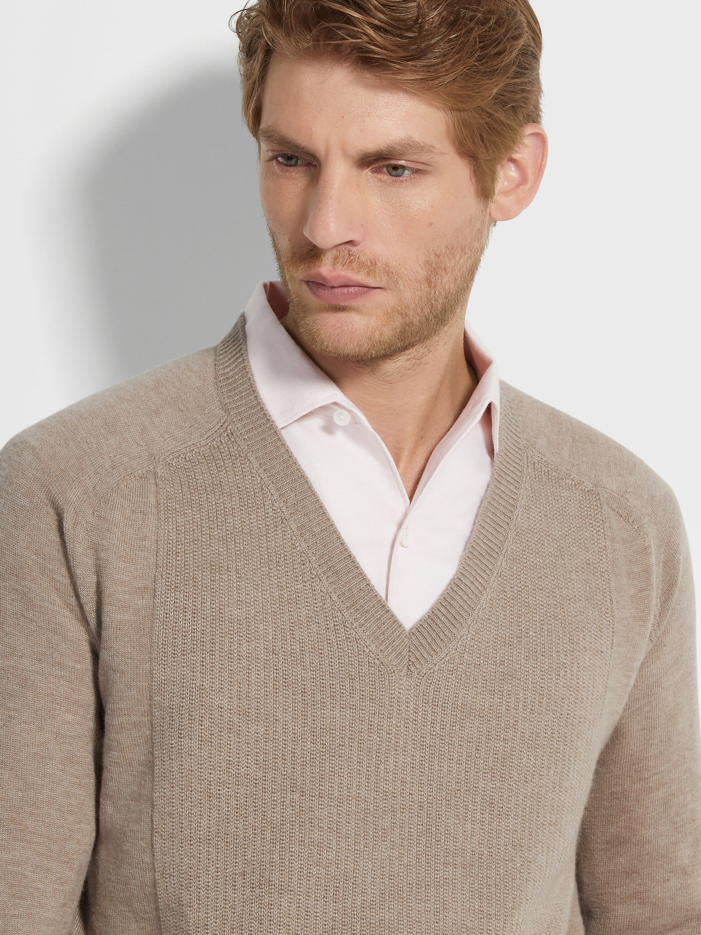 Light Taupe Oasi Cashmere V-Neck Product detail photo #1