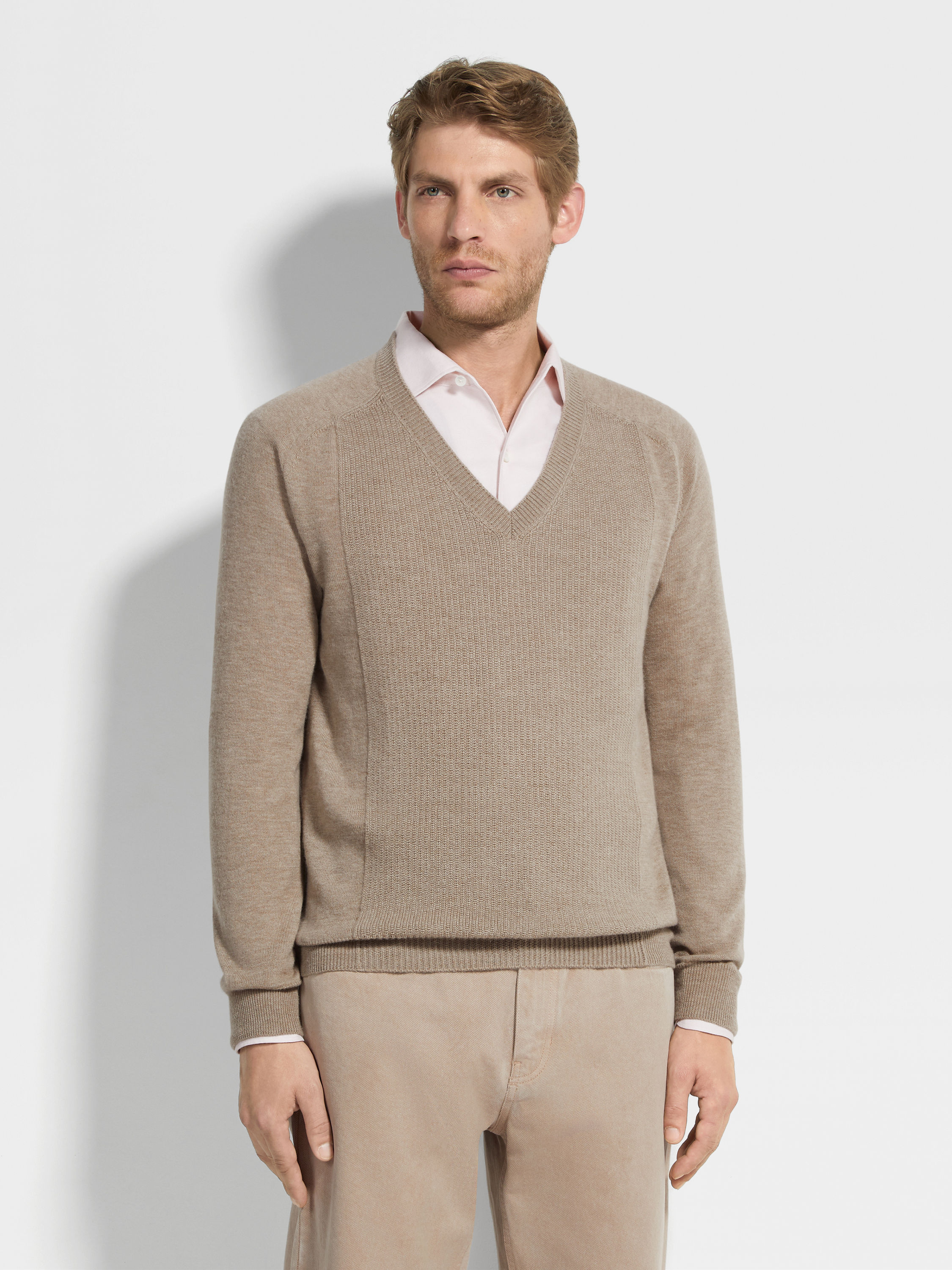 Light Taupe Oasi Cashmere V-Neck Product detail photo #3