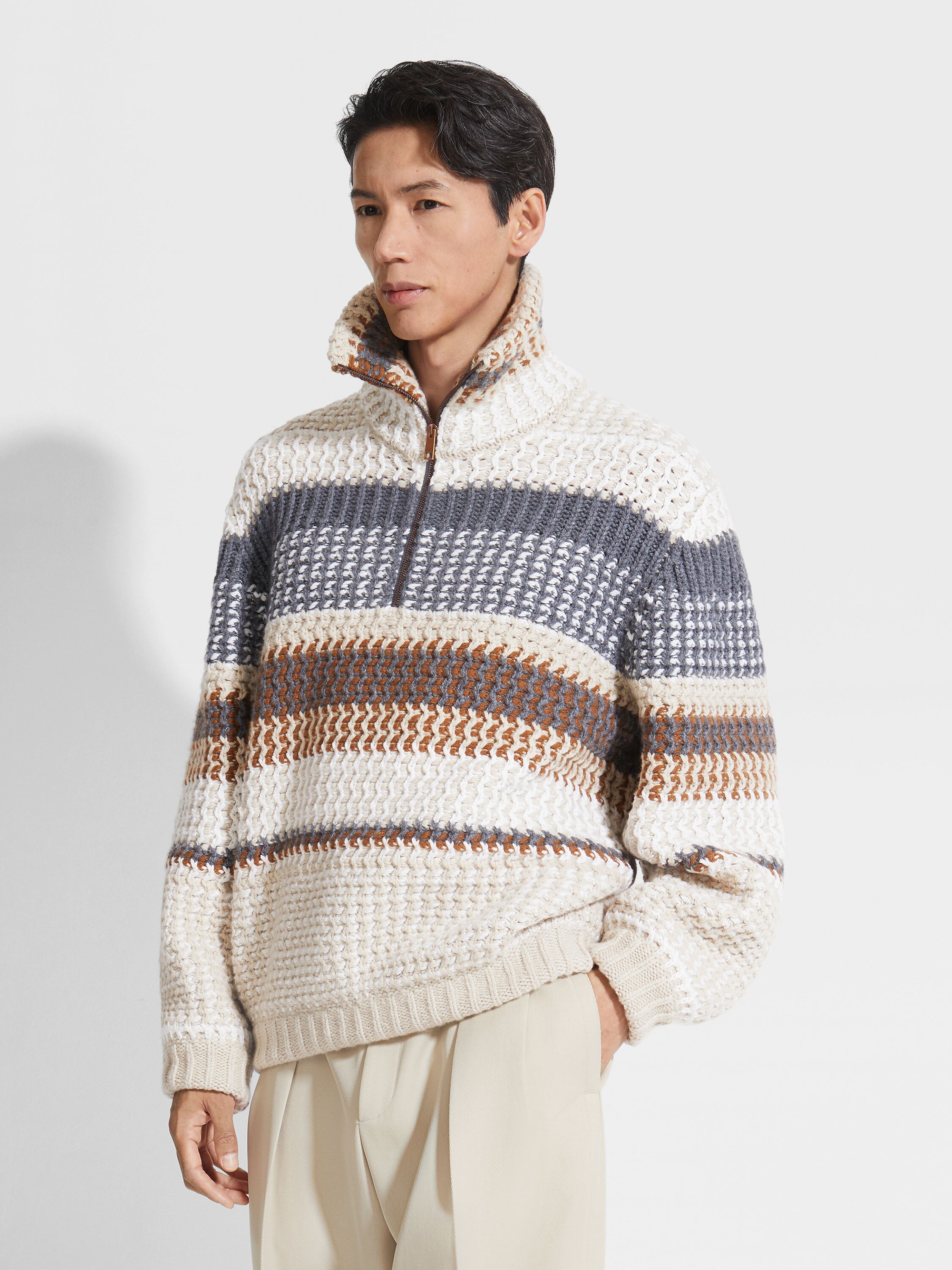 Light Beige and Dark Foliage Oasi Cashmere High Neck Product detail photo #2