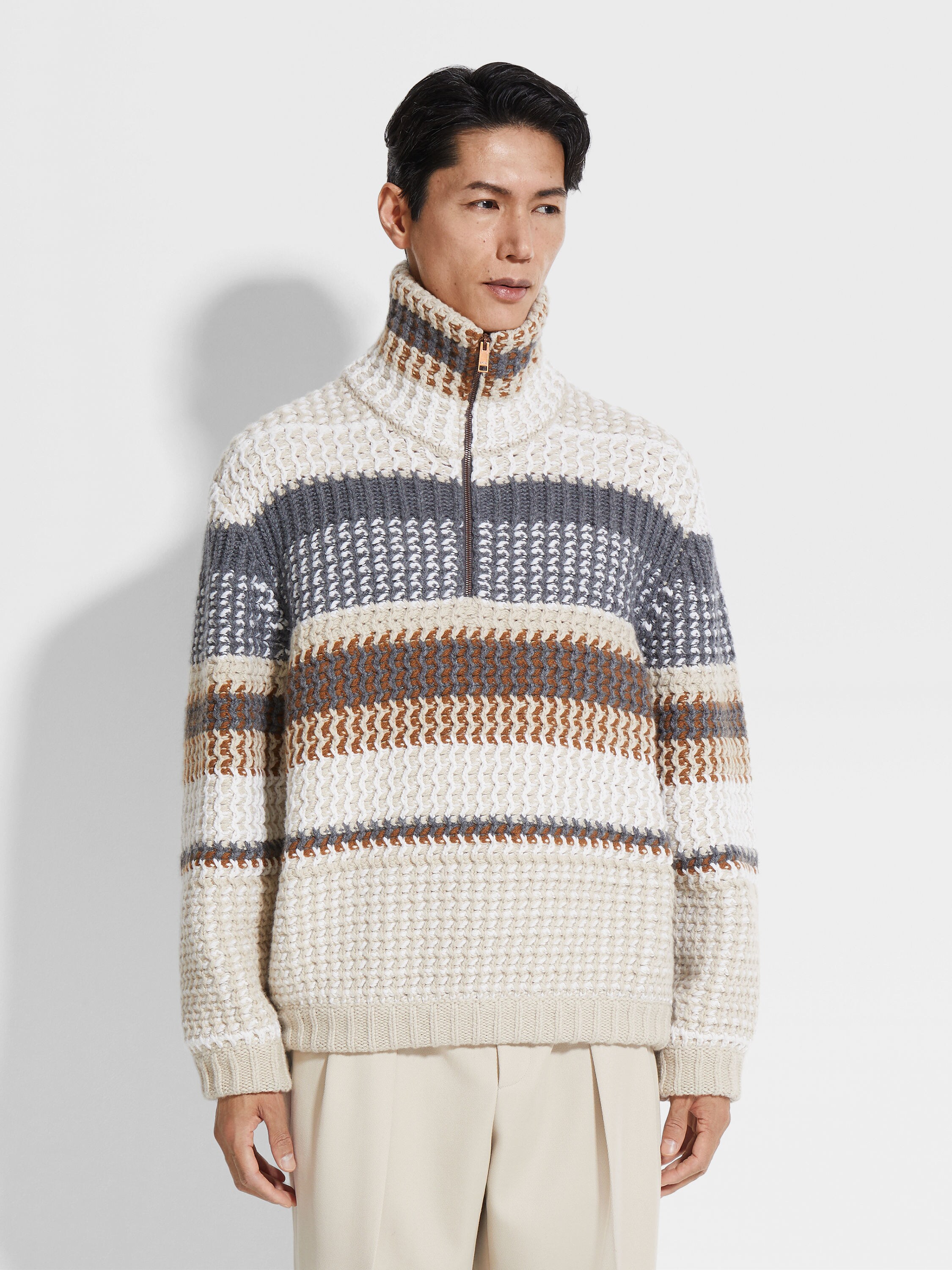 Light Beige and Dark Foliage Oasi Cashmere High Neck Product detail photo #3