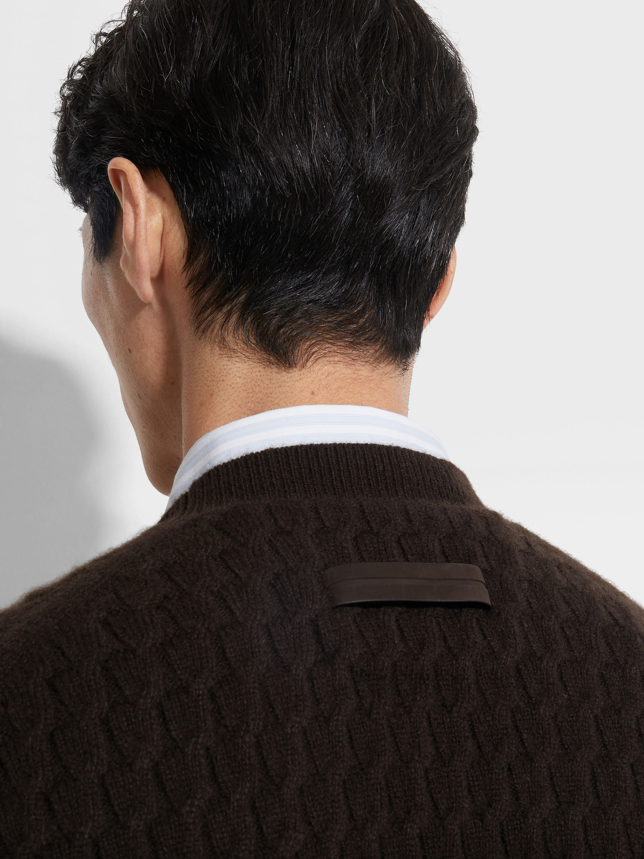 Dark Brown Oasi Cashmere V-neck Product detail photo #1