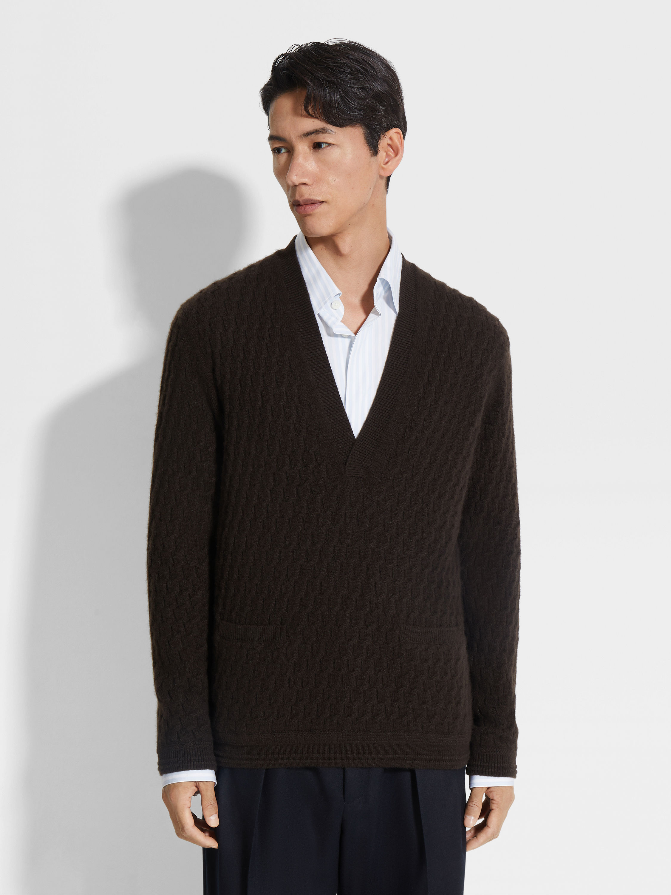 Dark Brown Oasi Cashmere V-neck Product detail photo #3