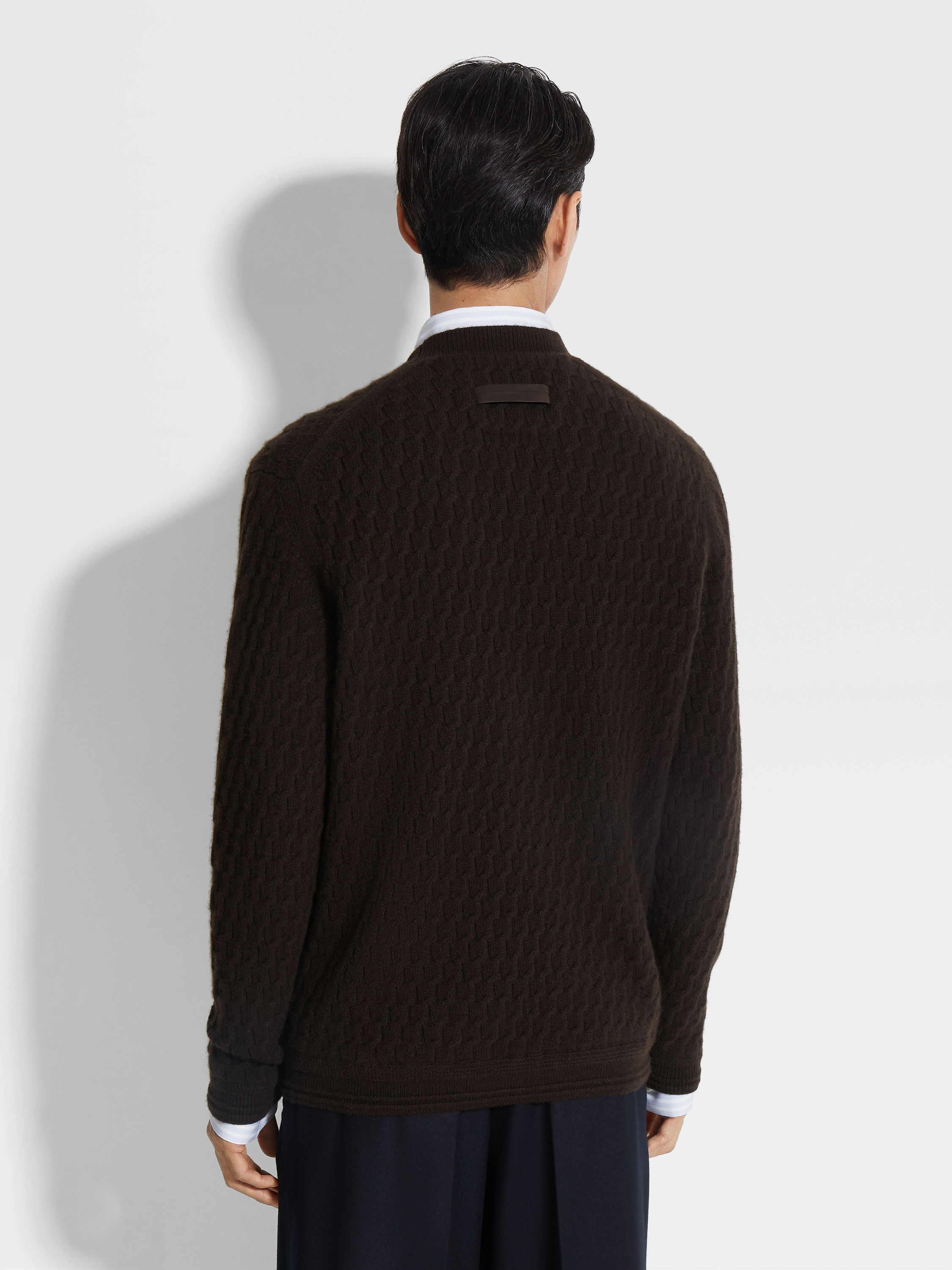 Dark Brown Oasi Cashmere V-neck Product detail photo #4