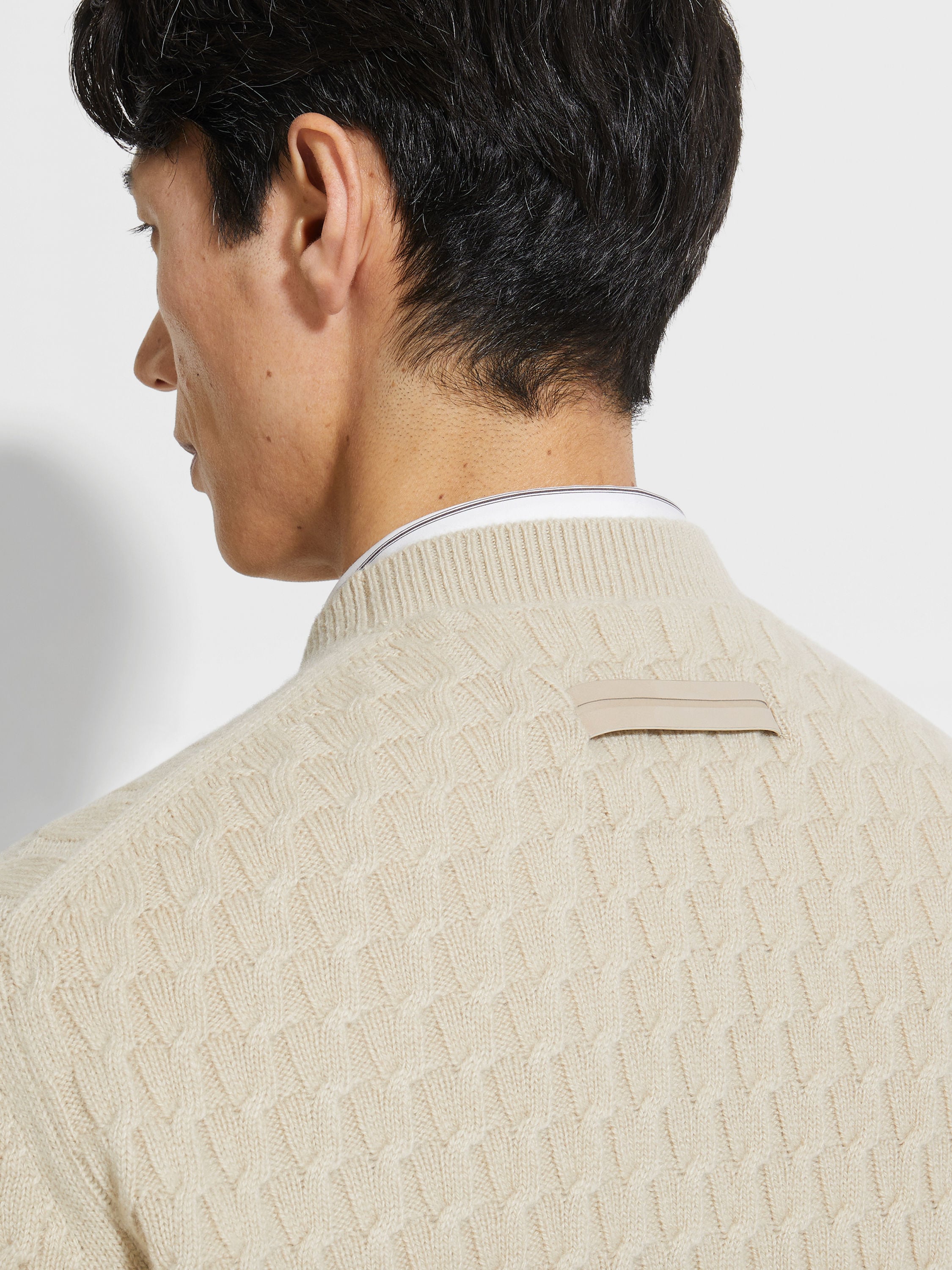 Light Beige Oasi Cashmere V-neck Product detail photo #1