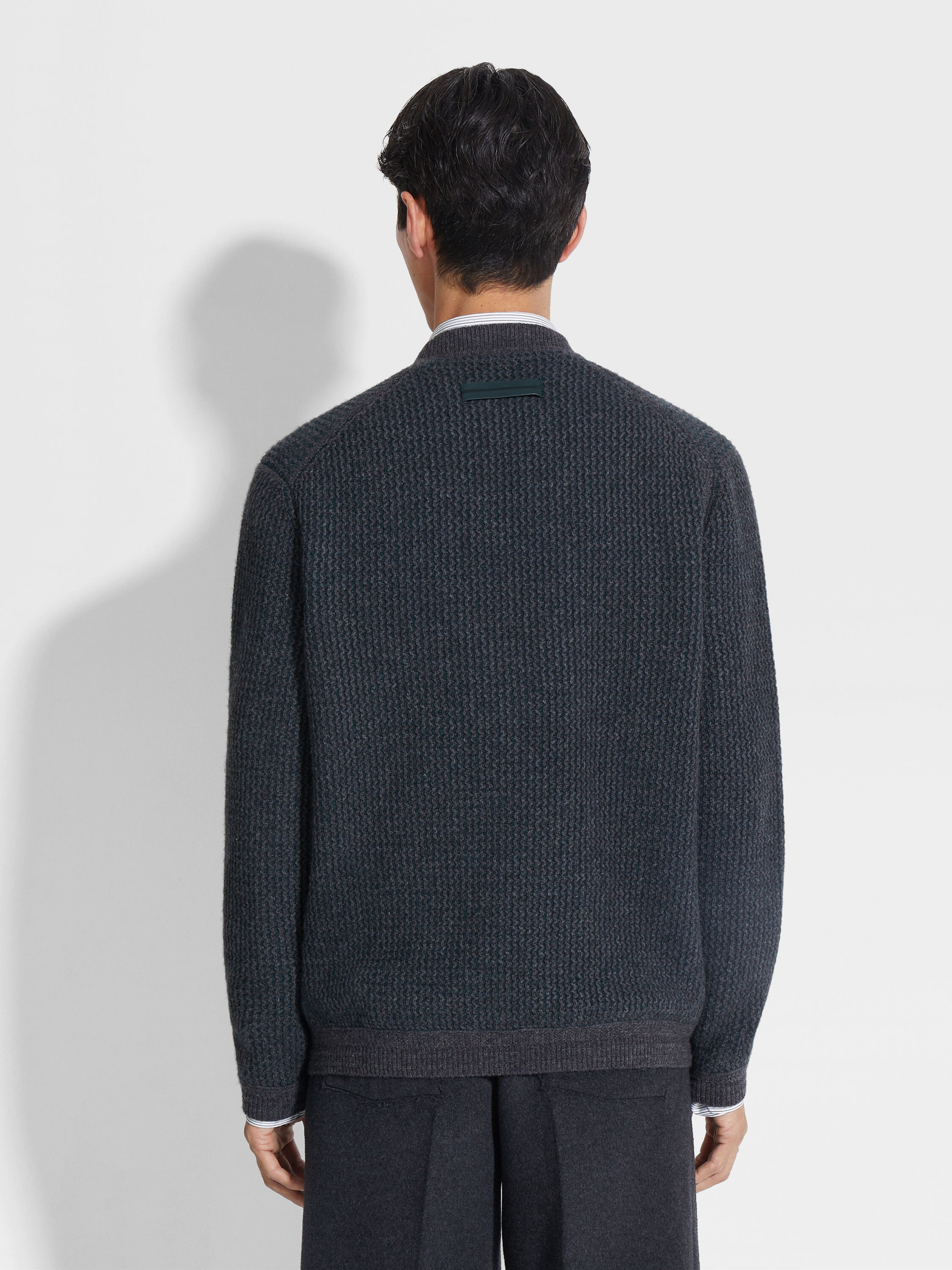 Grey and Dark Green Oasi Cashmere V-neck Product detail photo #4