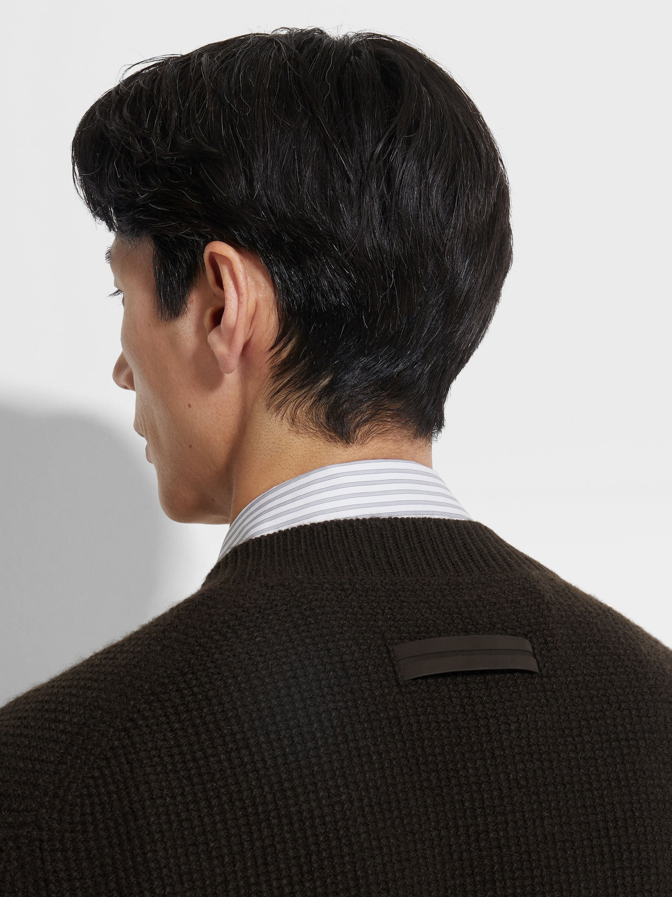 Dark Brown Oasi Cashmere V-neck Product detail photo #1