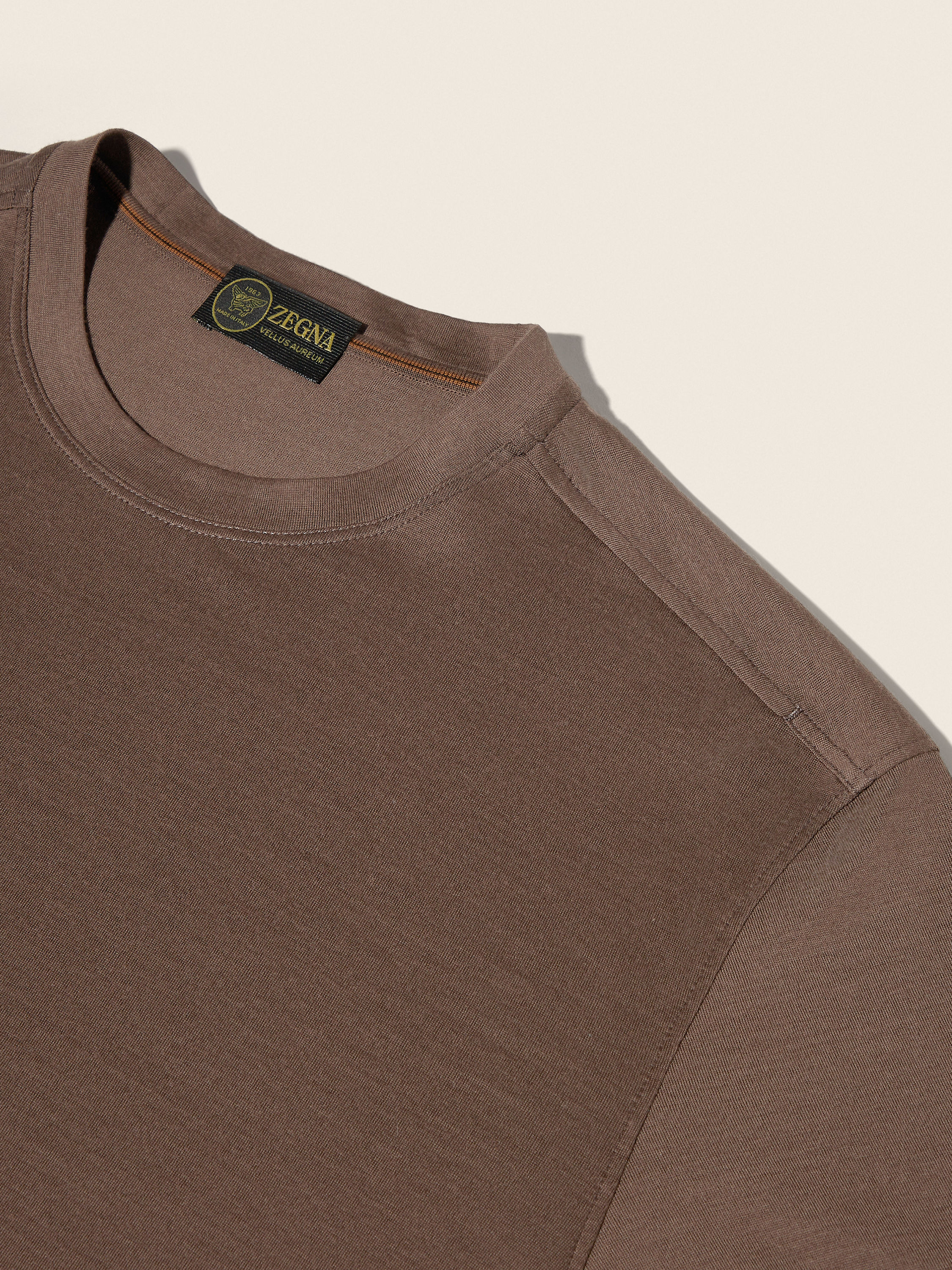Brown Vellus Aureum T-Shirt Product detail photo #5
