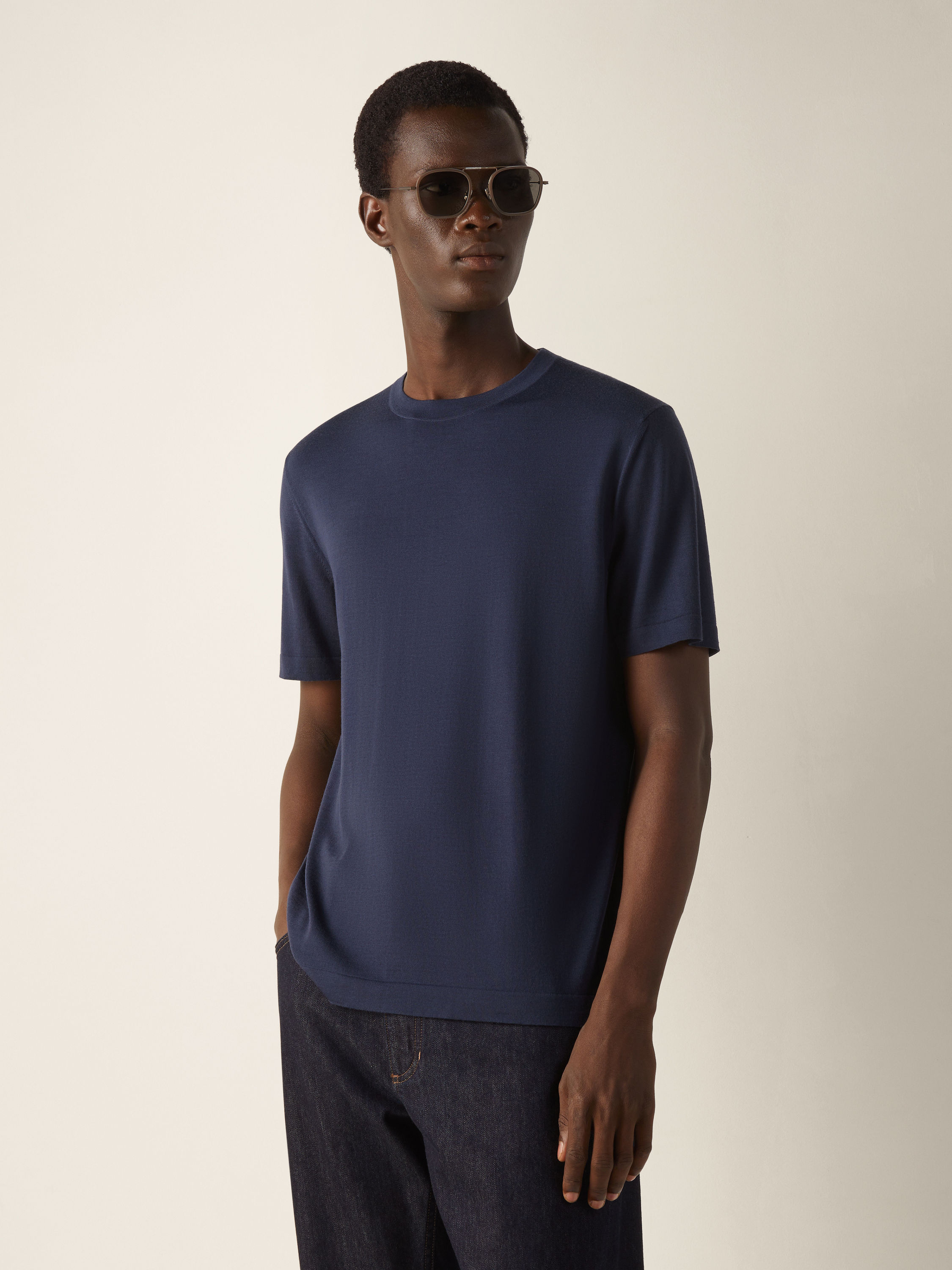 T-Shirt aus Wolle in dunklem Indigoblau Detailfoto #2 des Produkts