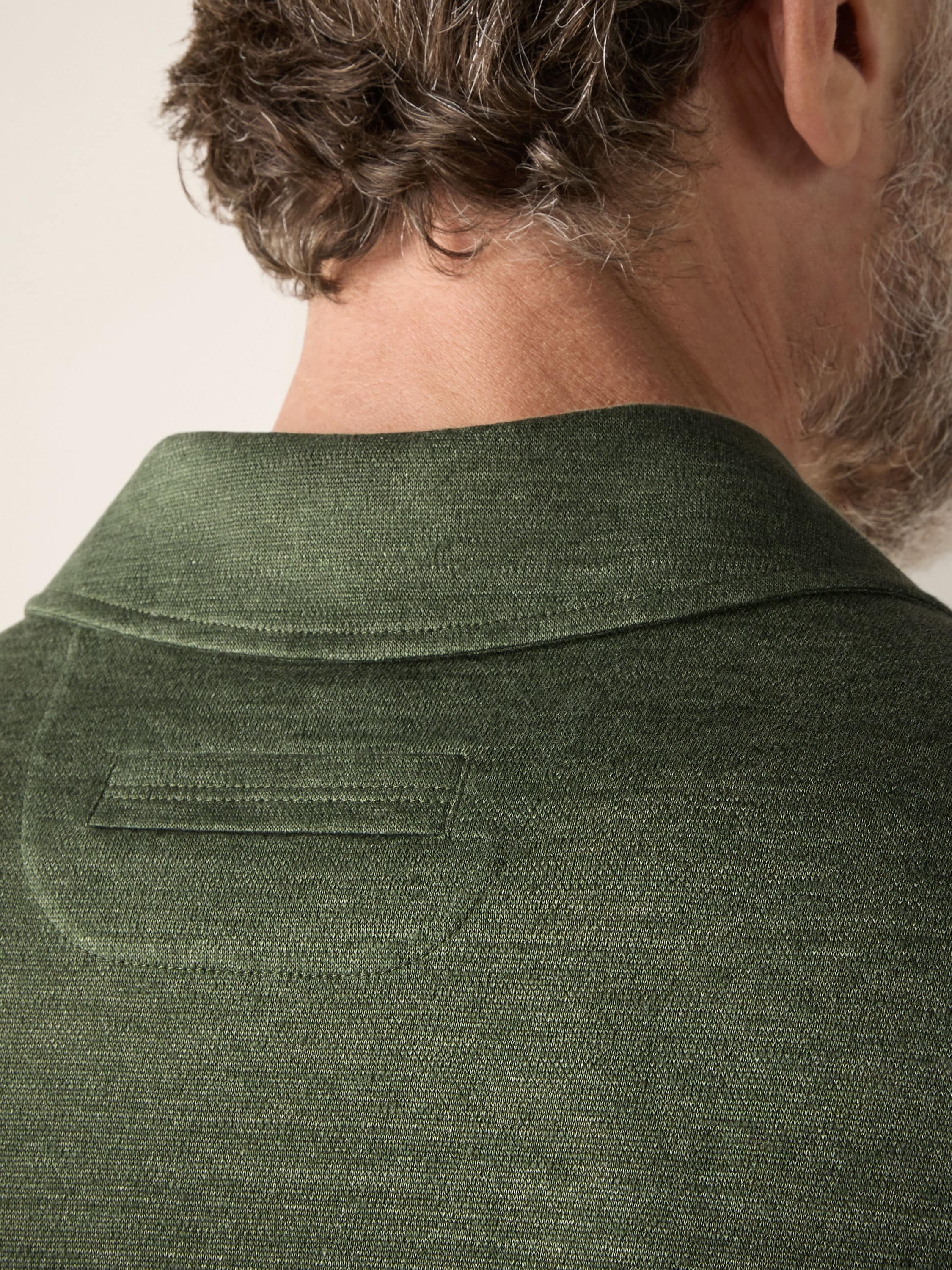 Poloshirt aus Oasi Lino in Tannengrün Detailfoto #1 des Produkts