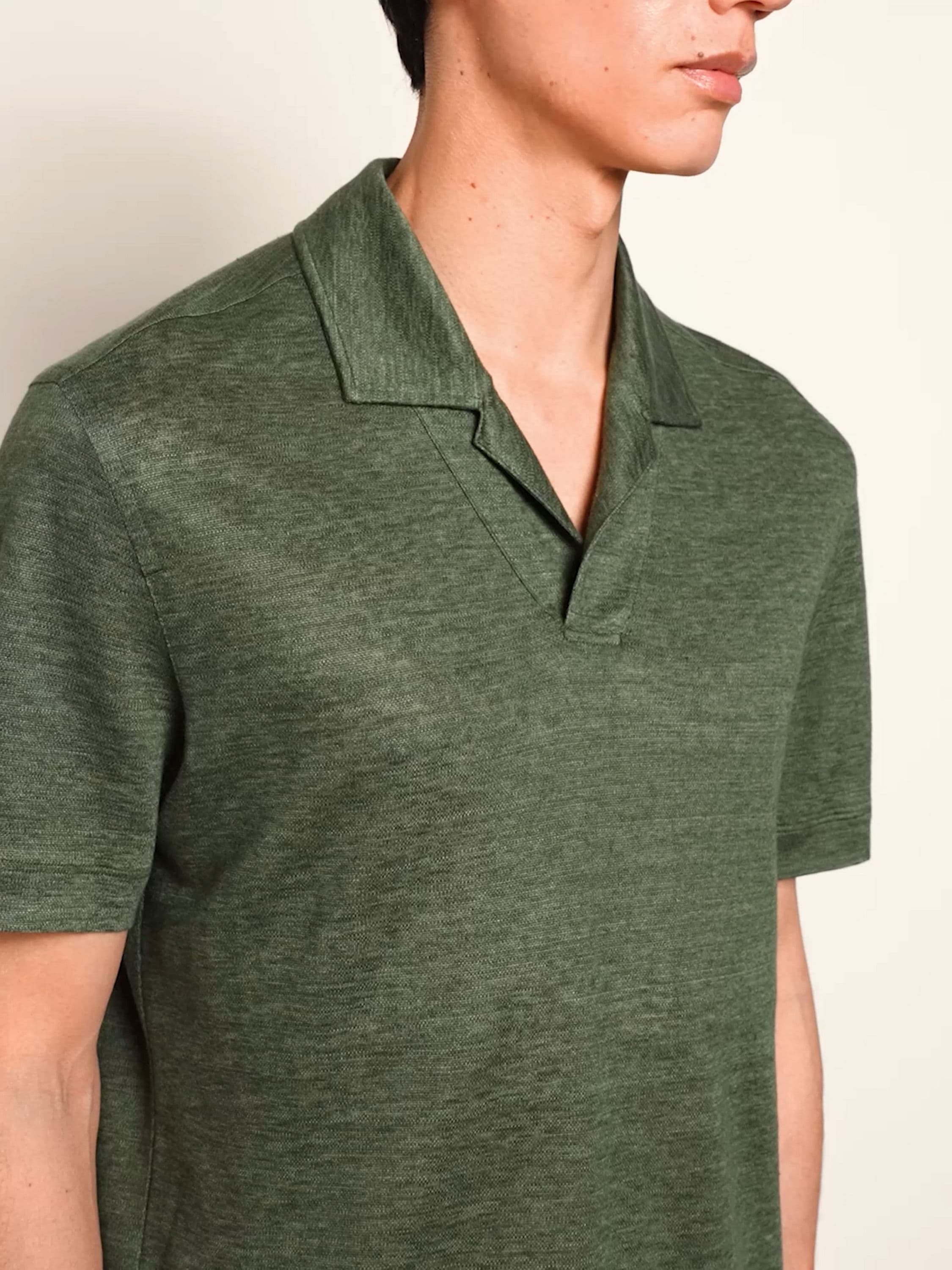 Poloshirt aus Oasi Lino in Tannengrün