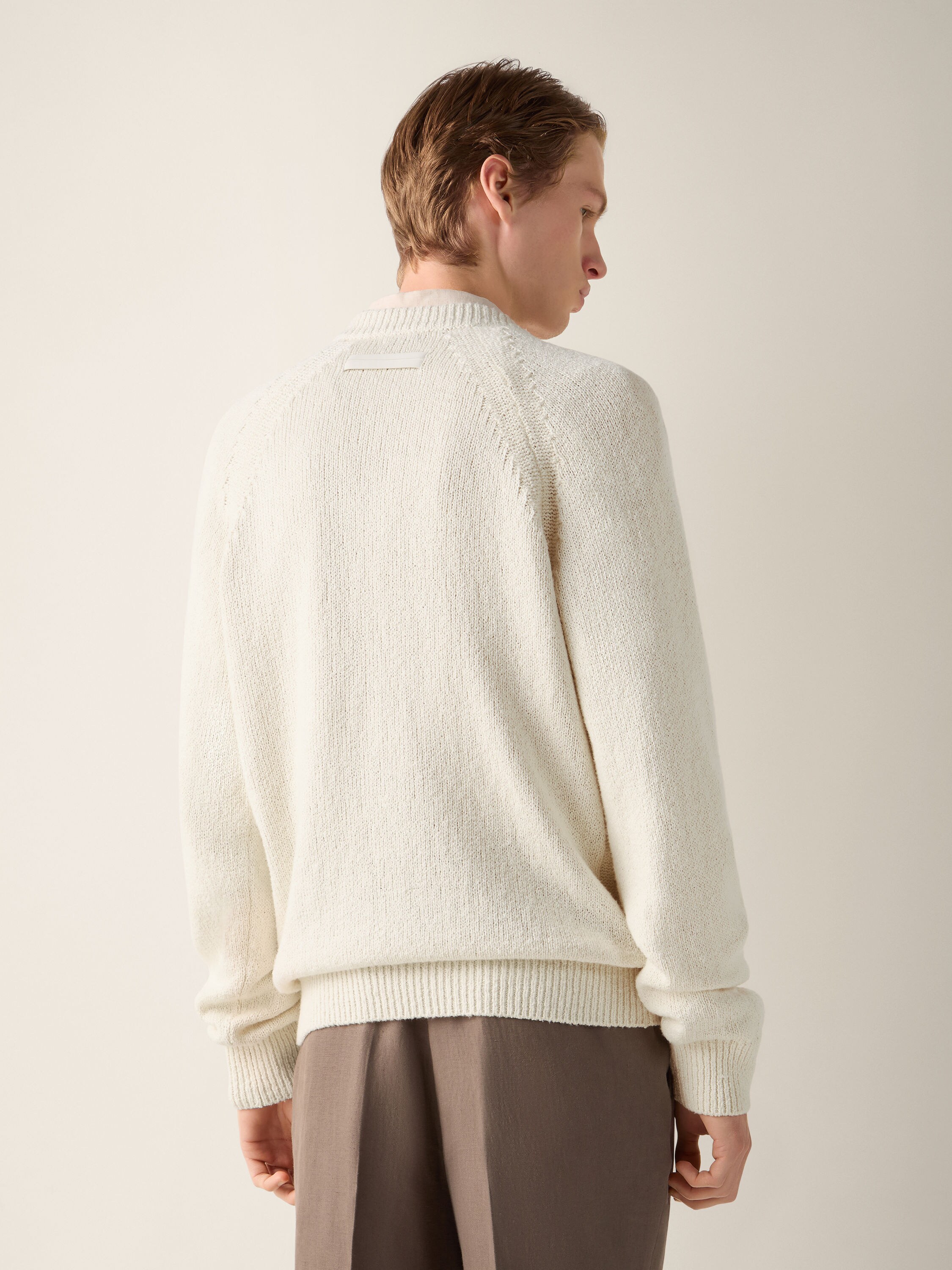 White Cotton V-neck Product detail photo #5