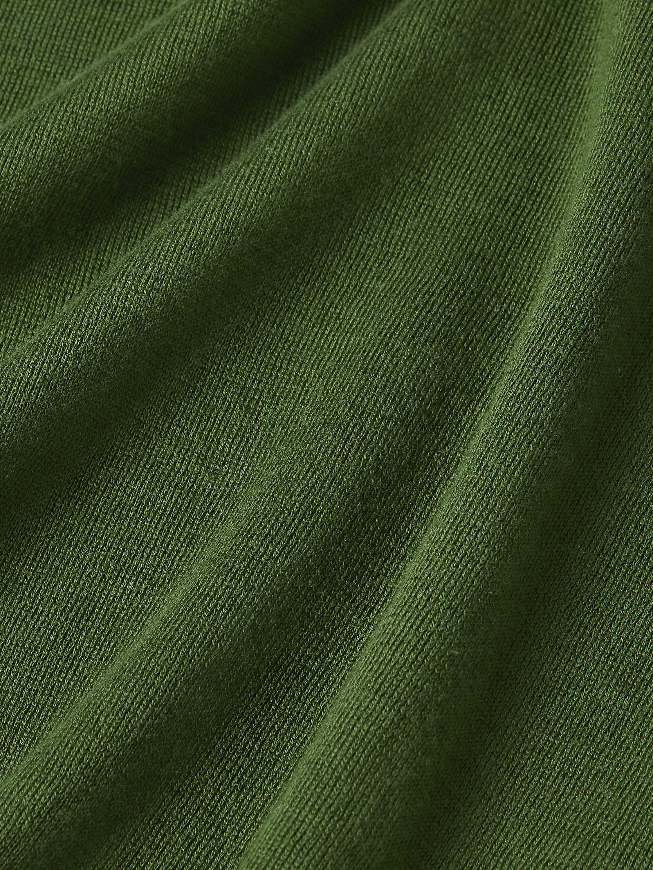 T-Shirt aus Premium Cotton in Tannengrün Detailfoto #3 des Produkts