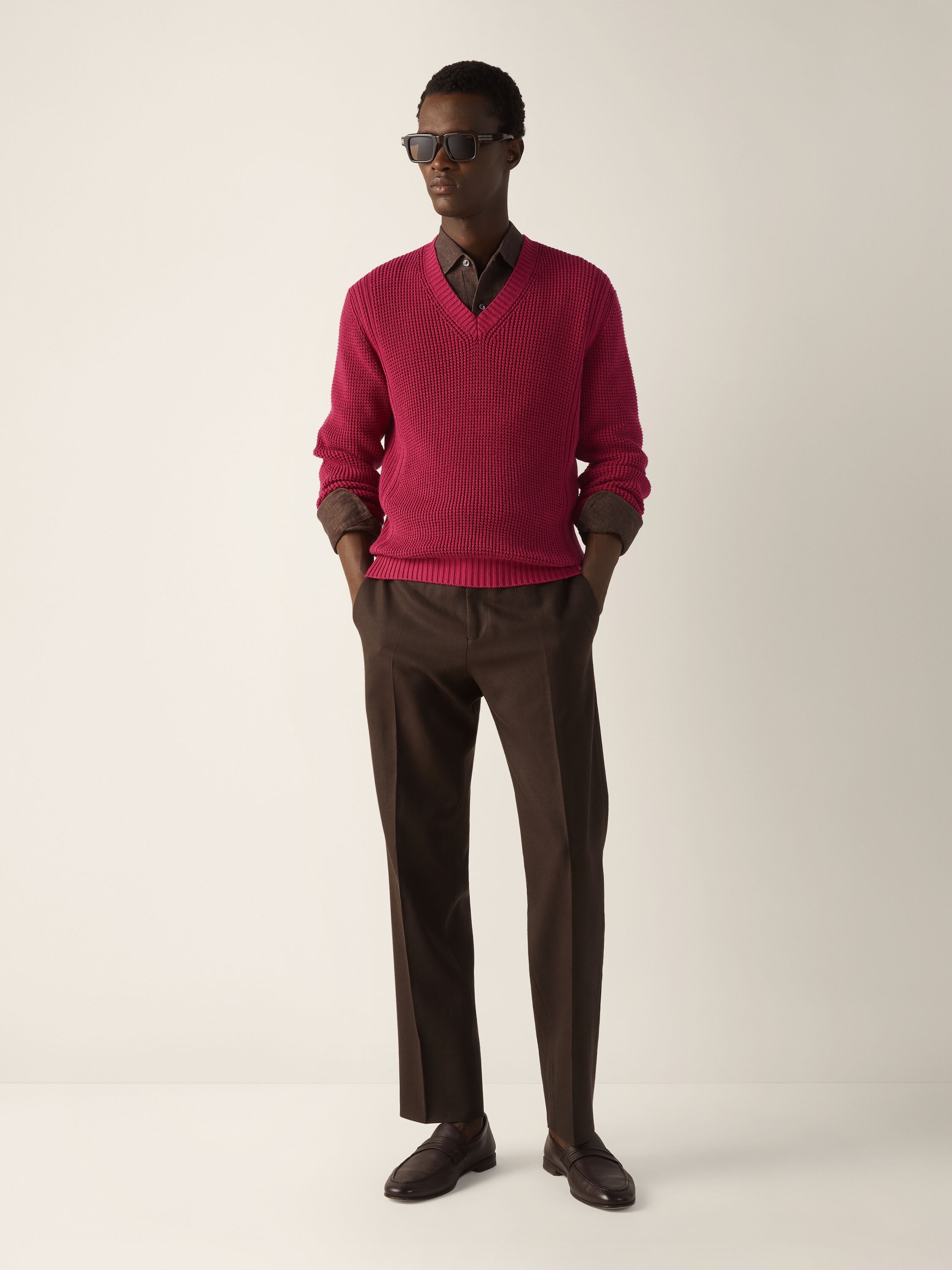 Pullover aus Baumwolle und Seide mit V-Ausschnitt in Dunkelrosa Detailfoto #2 des Produkts