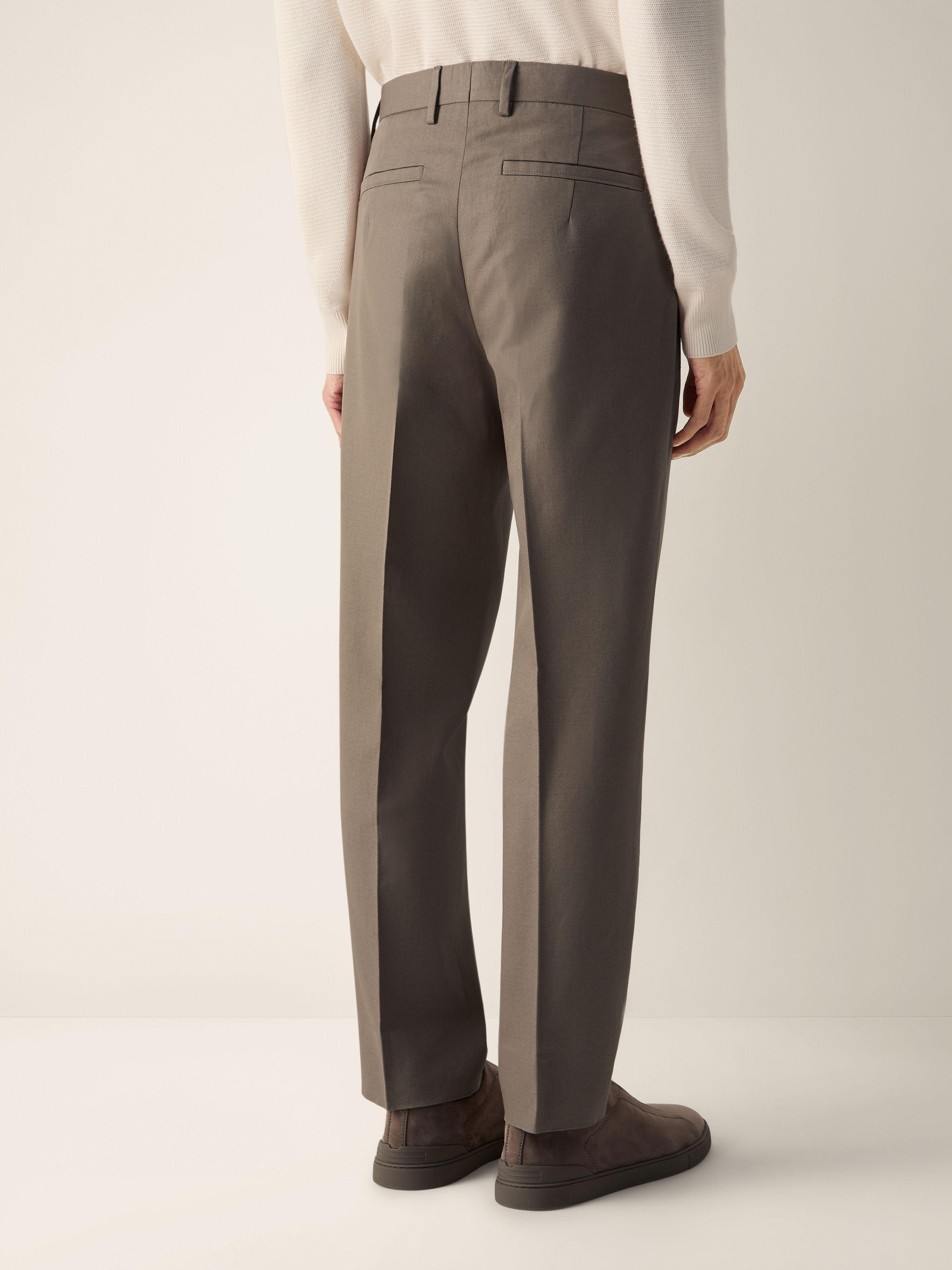Hose aus Baumwolle und Leinen in dunklem Taupe Detailfoto #5 des Produkts