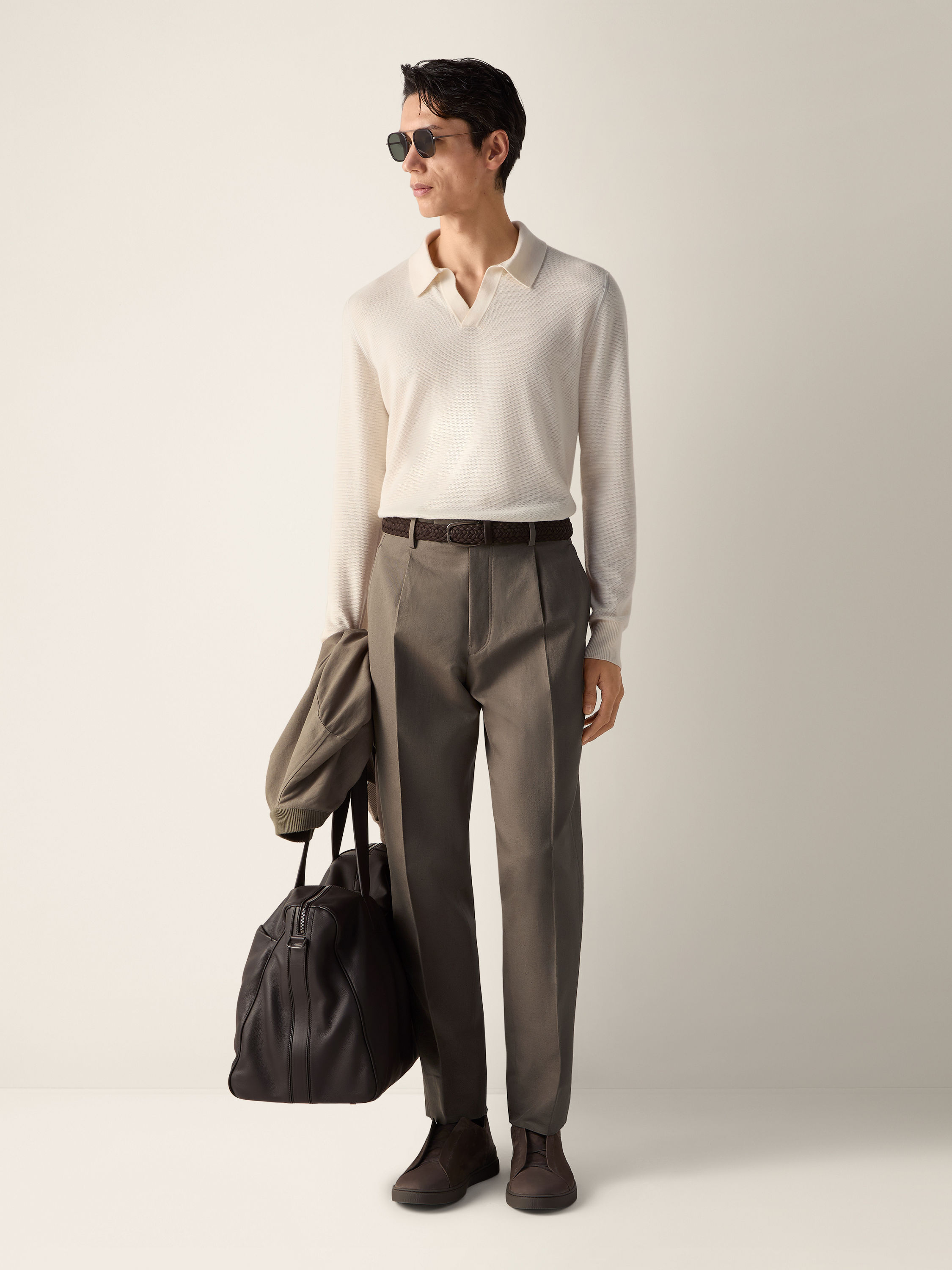 Hose aus Baumwolle und Leinen in dunklem Taupe Detailfoto #2 des Produkts