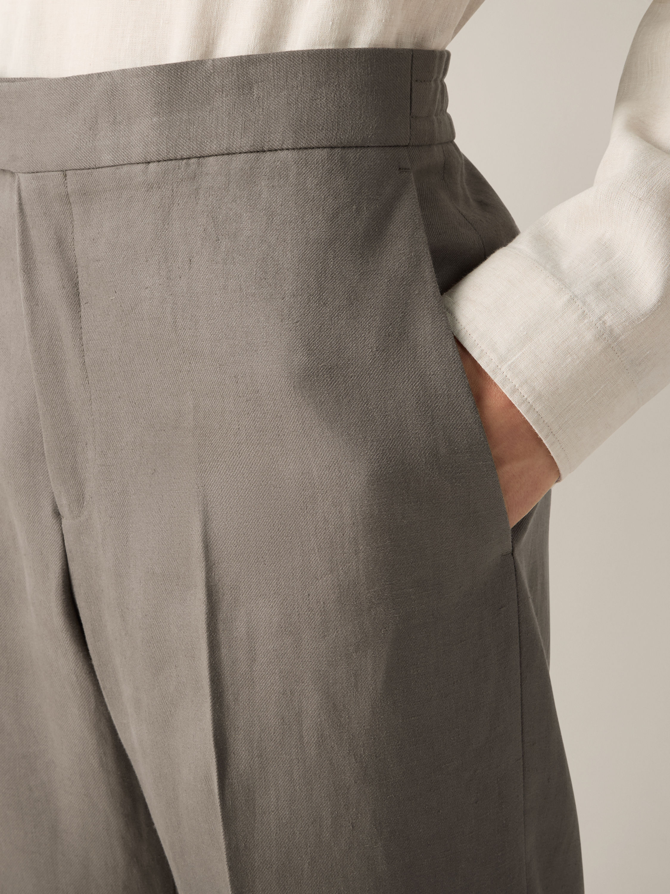 Dark Taupe Oasi Lino Pants Product detail photo #1