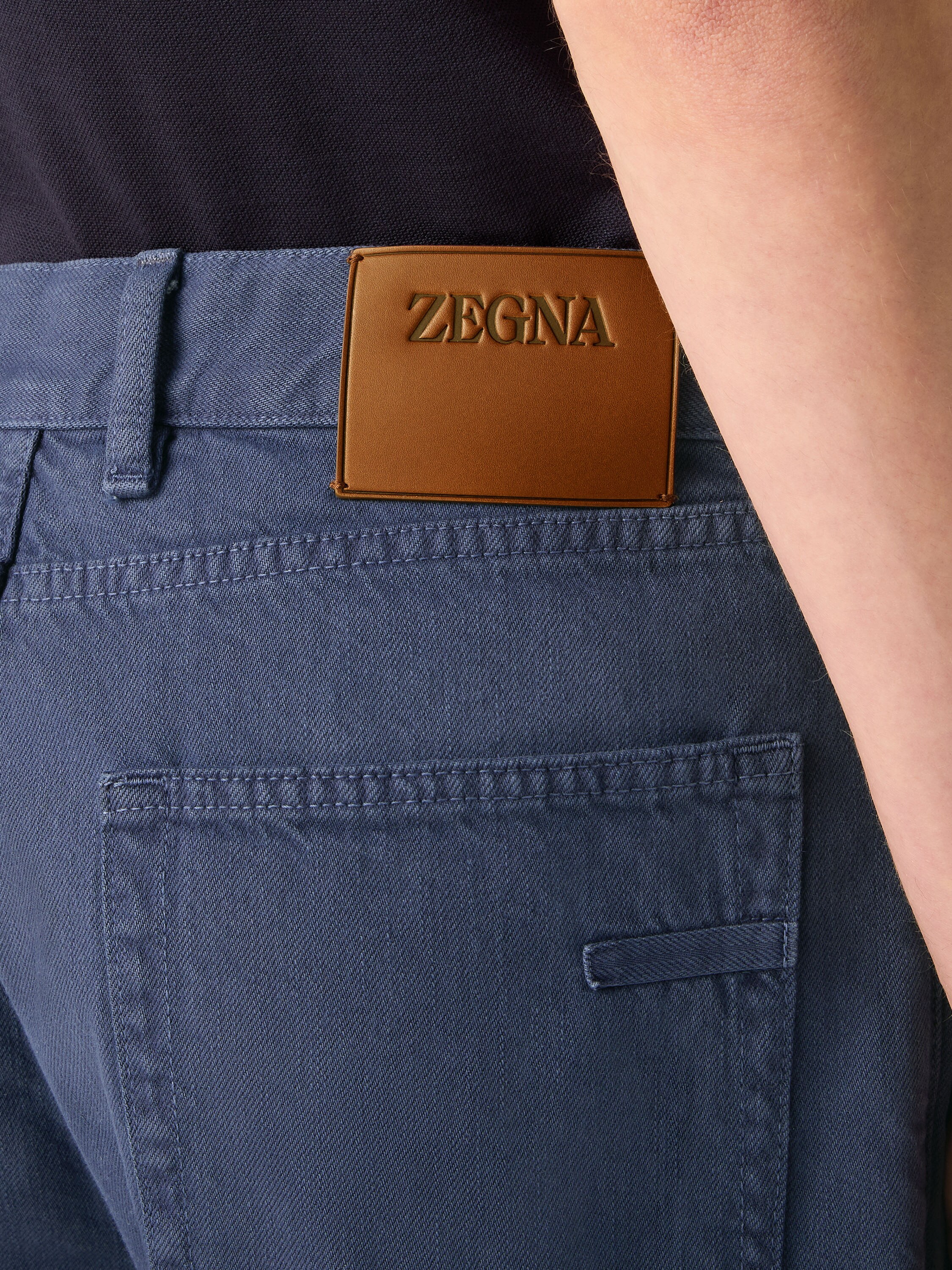 Roccia Hose aus Baumwolle in dunklem Indigoblau Detailfoto #1 des Produkts