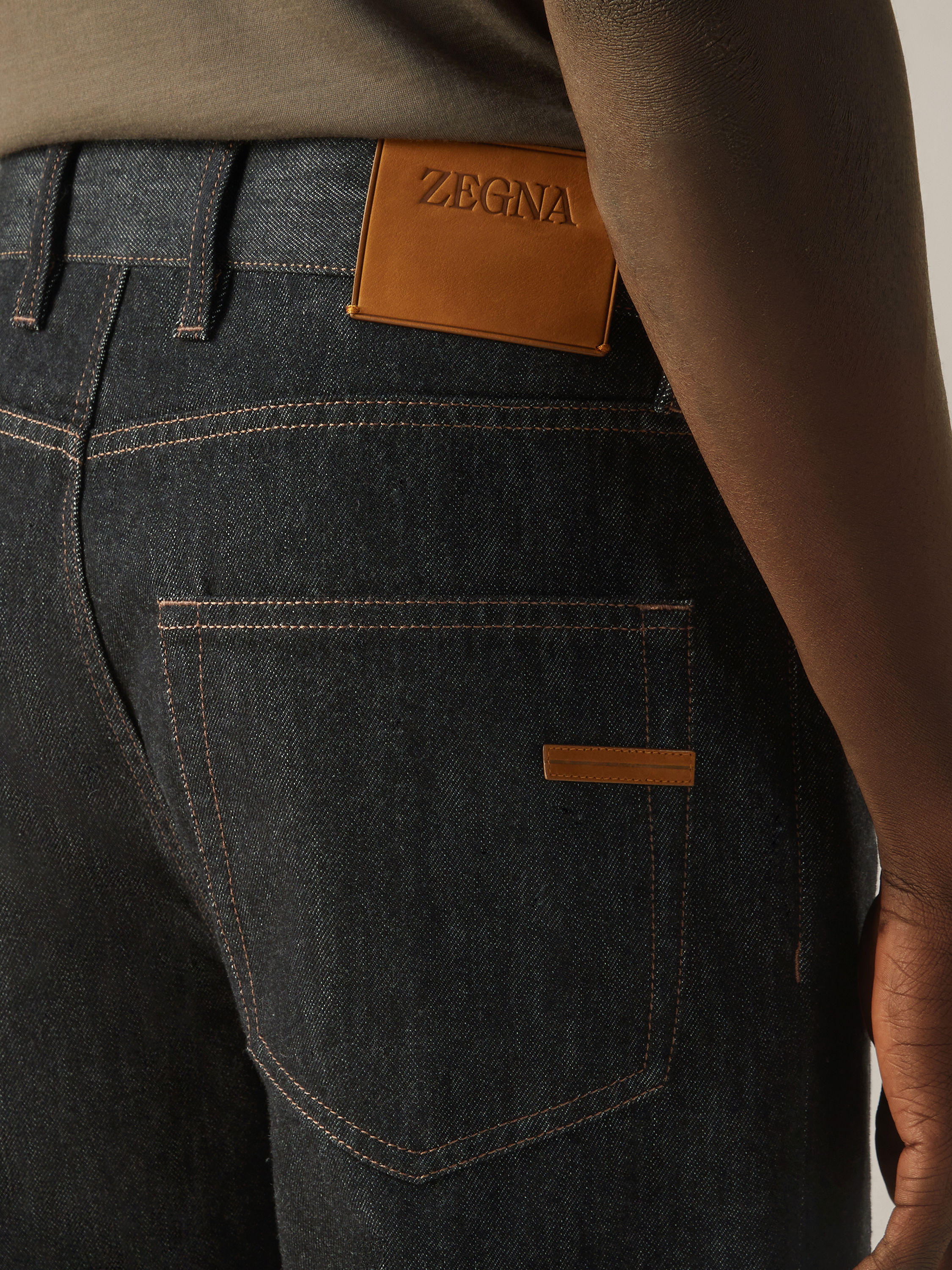 Black Rinse-washed Cotton and Silk Roccia Jeans Product detail photo #1