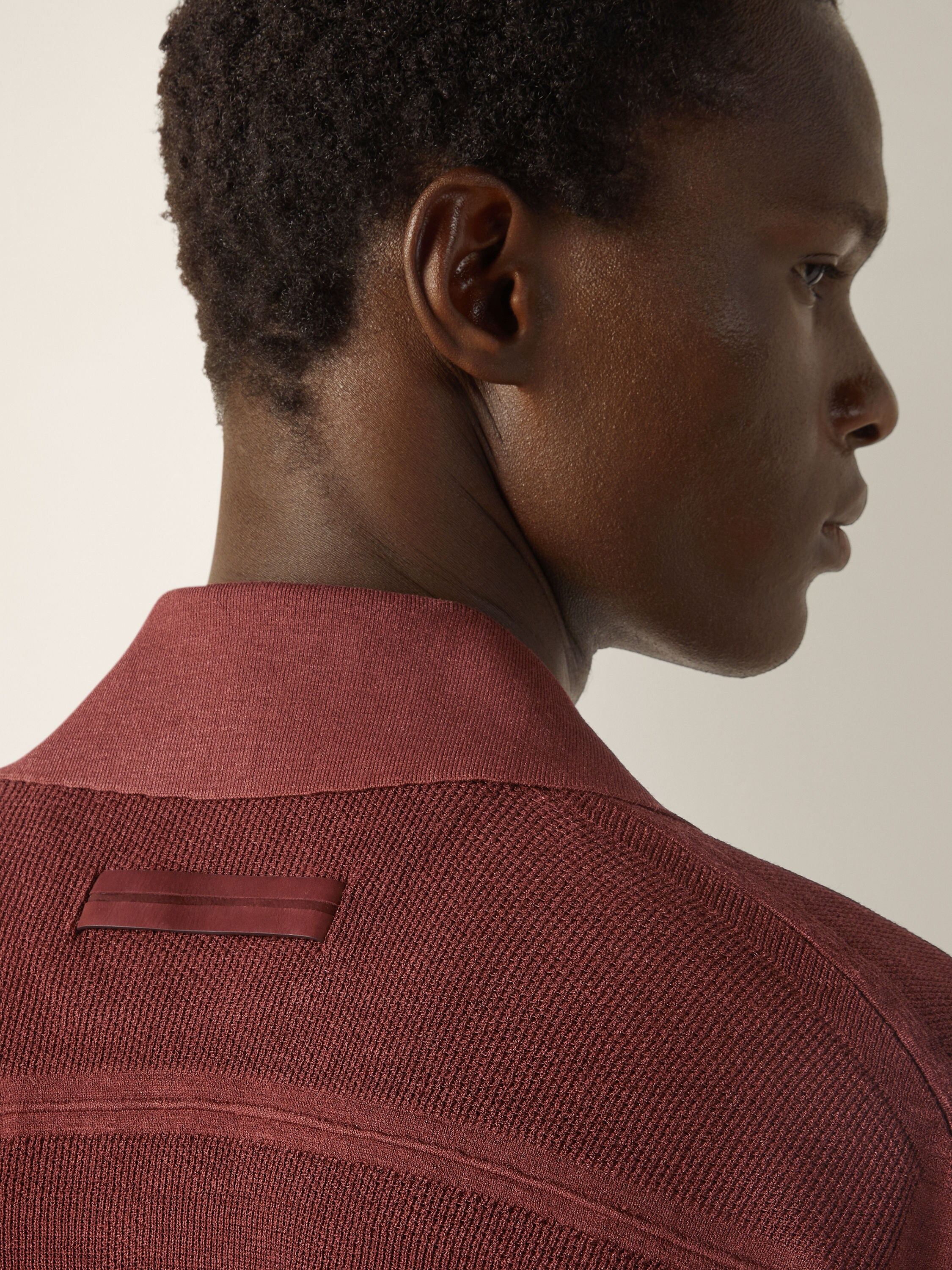 Poloshirt aus Oasi Lino in Dunkelweinrot Detailfoto #1 des Produkts