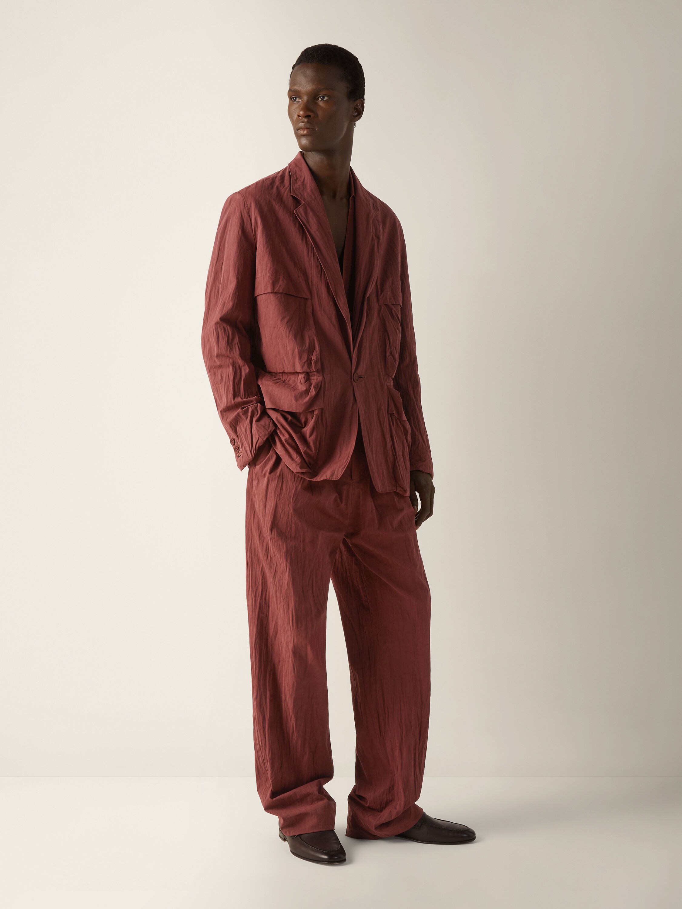 Poloshirt aus Oasi Lino in Dunkelweinrot Detailfoto #2 des Produkts