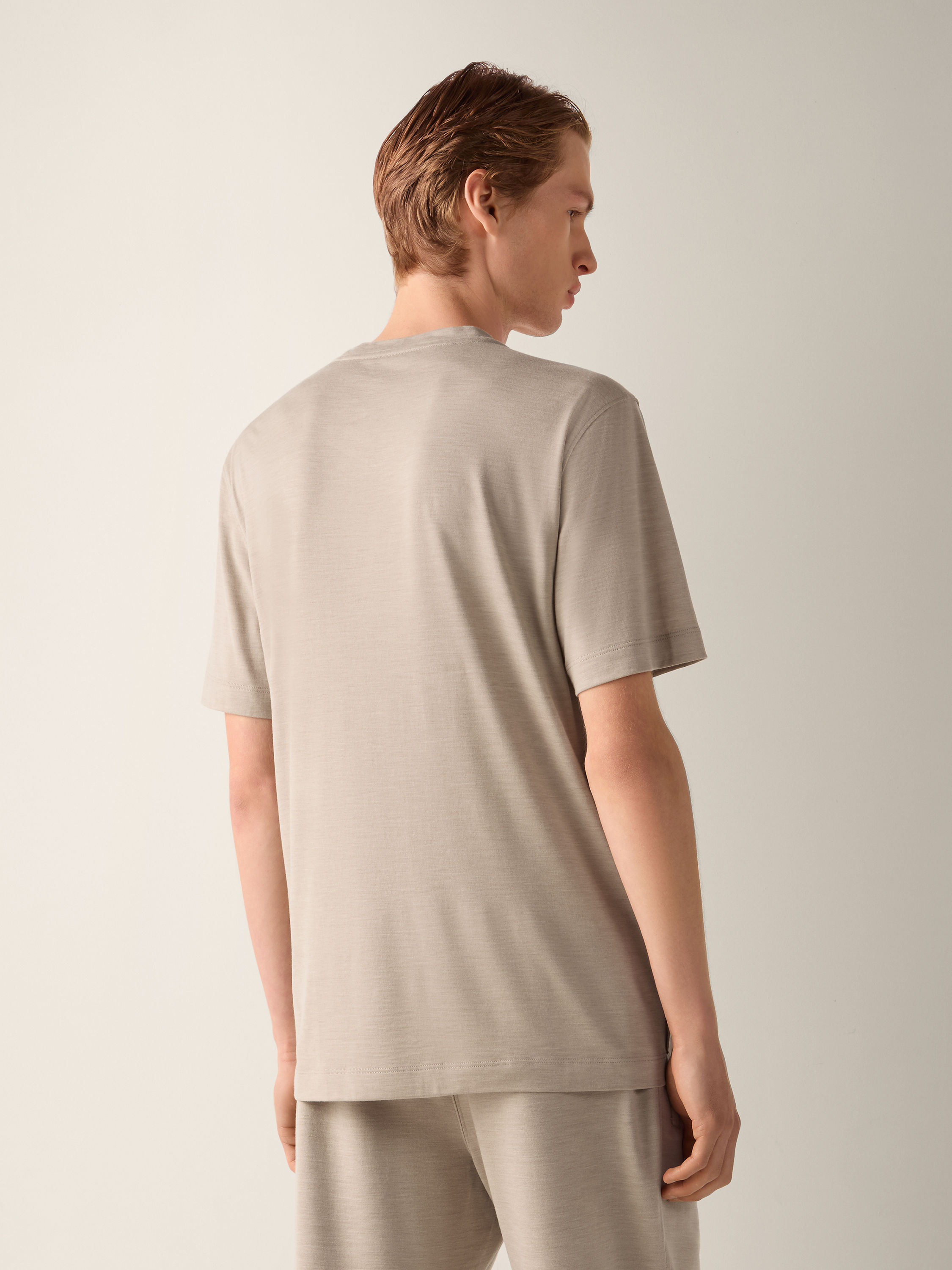 T-Shirt aus Vellus Aureum in hellem Taupe Detailfoto #3 des Produkts