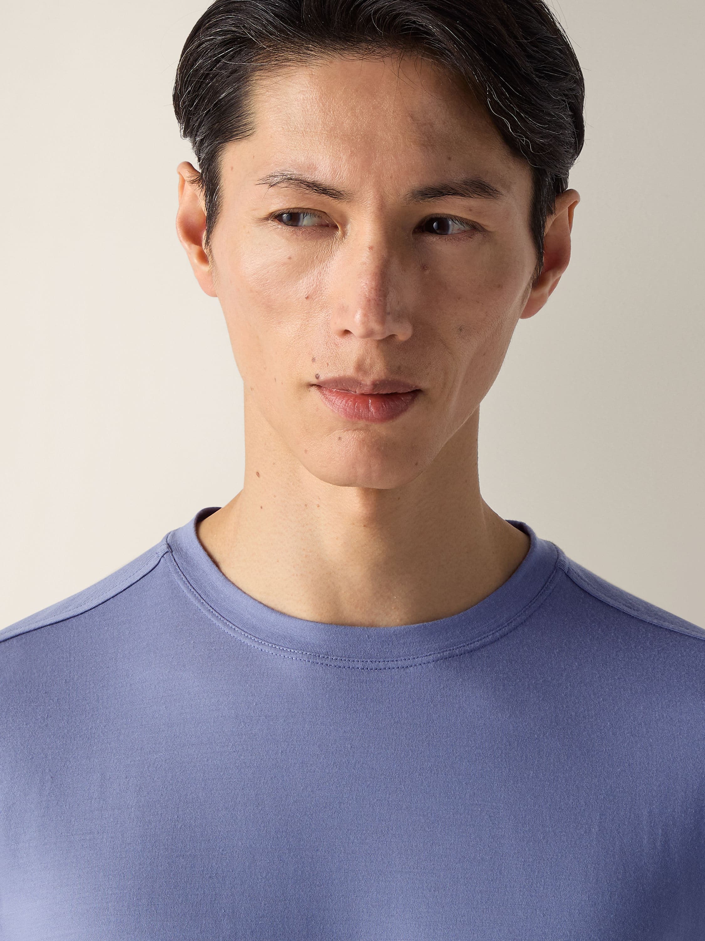 T-Shirt aus Vellus Aureum in Flieder Detailfoto #1 des Produkts