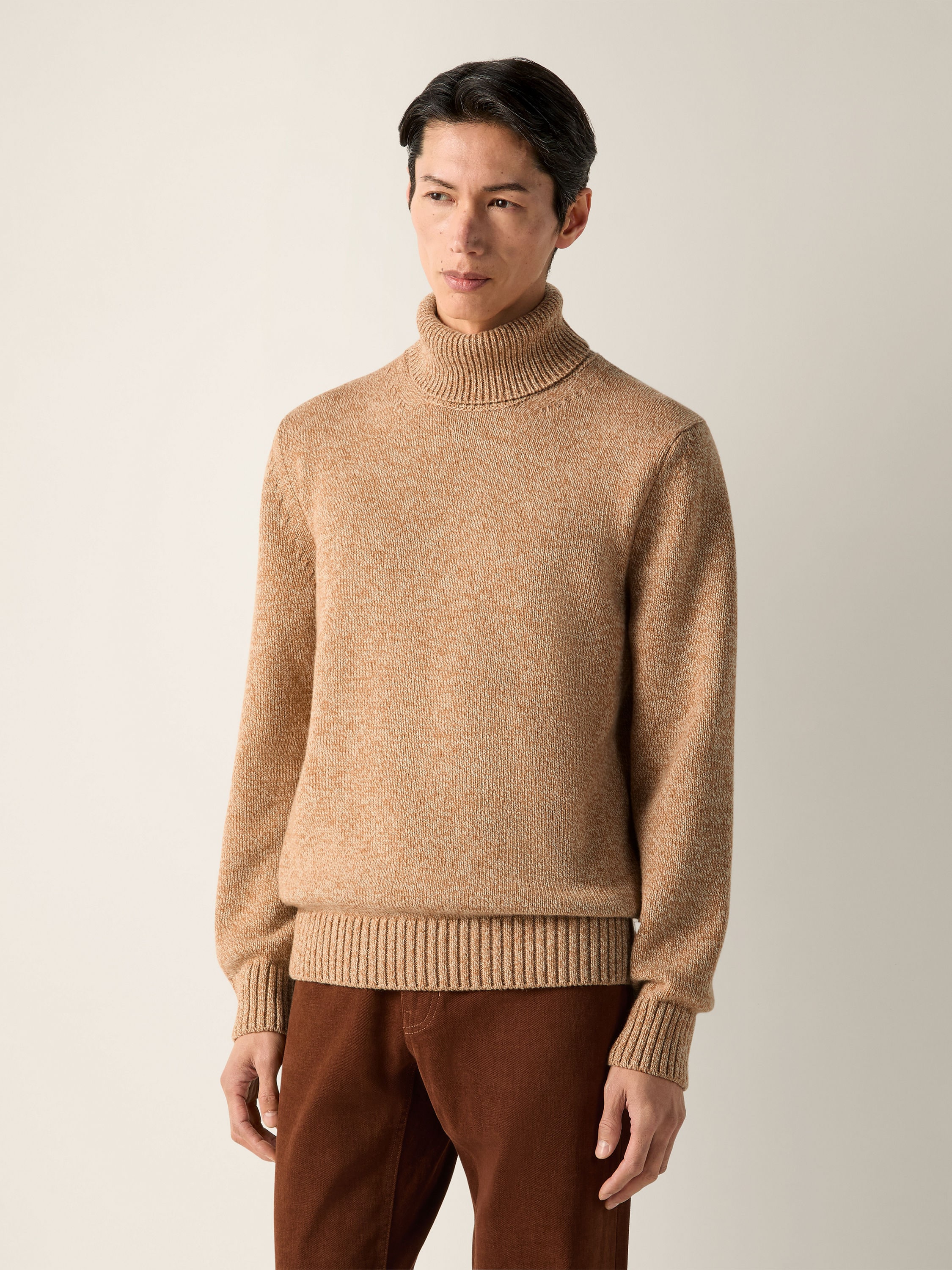 Light Beige Oasi Cashmere Turtleneck Product detail photo #3
