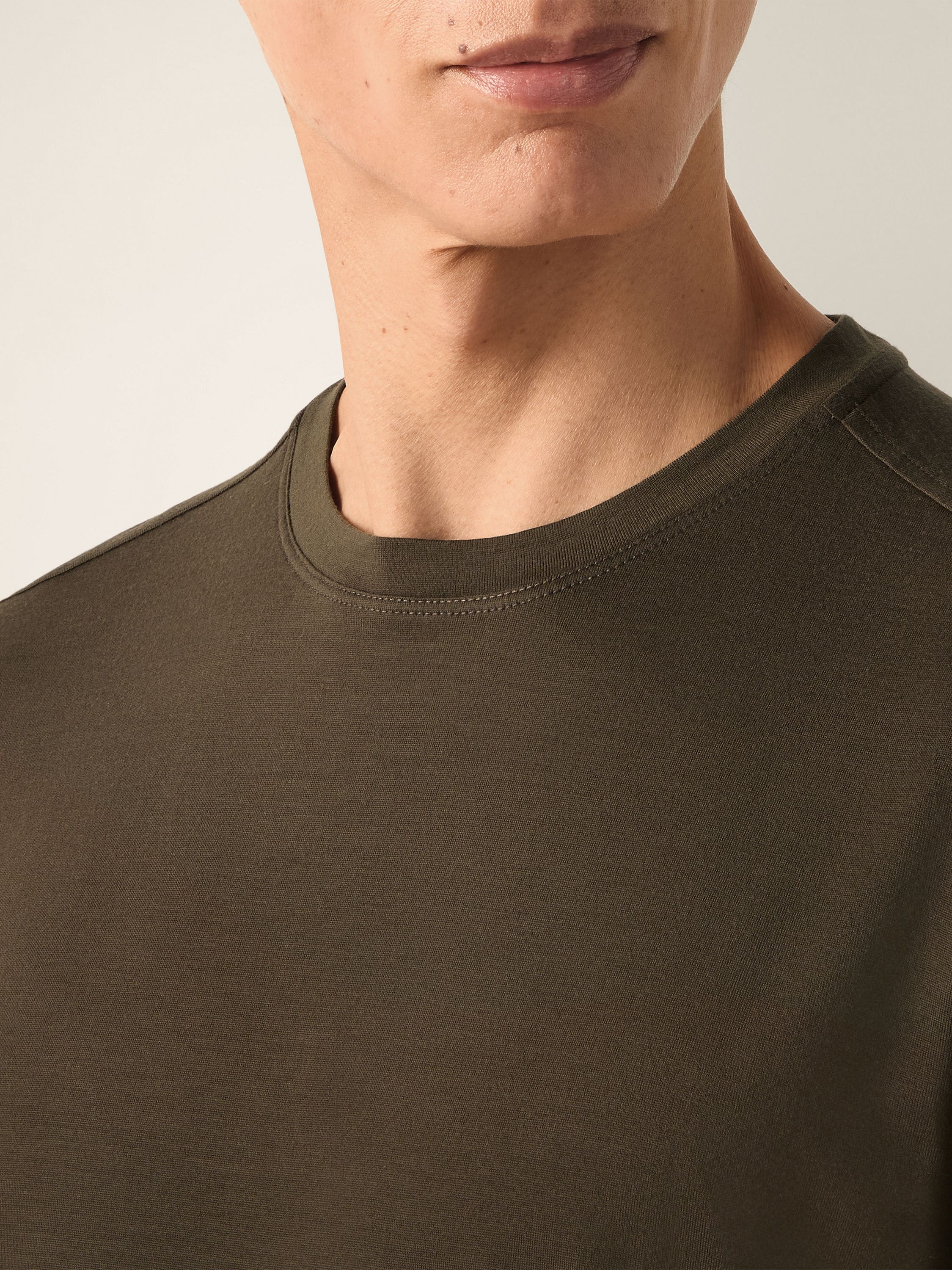 Dark Olive Green Vellus Aureum T-shirt Product detail photo #1