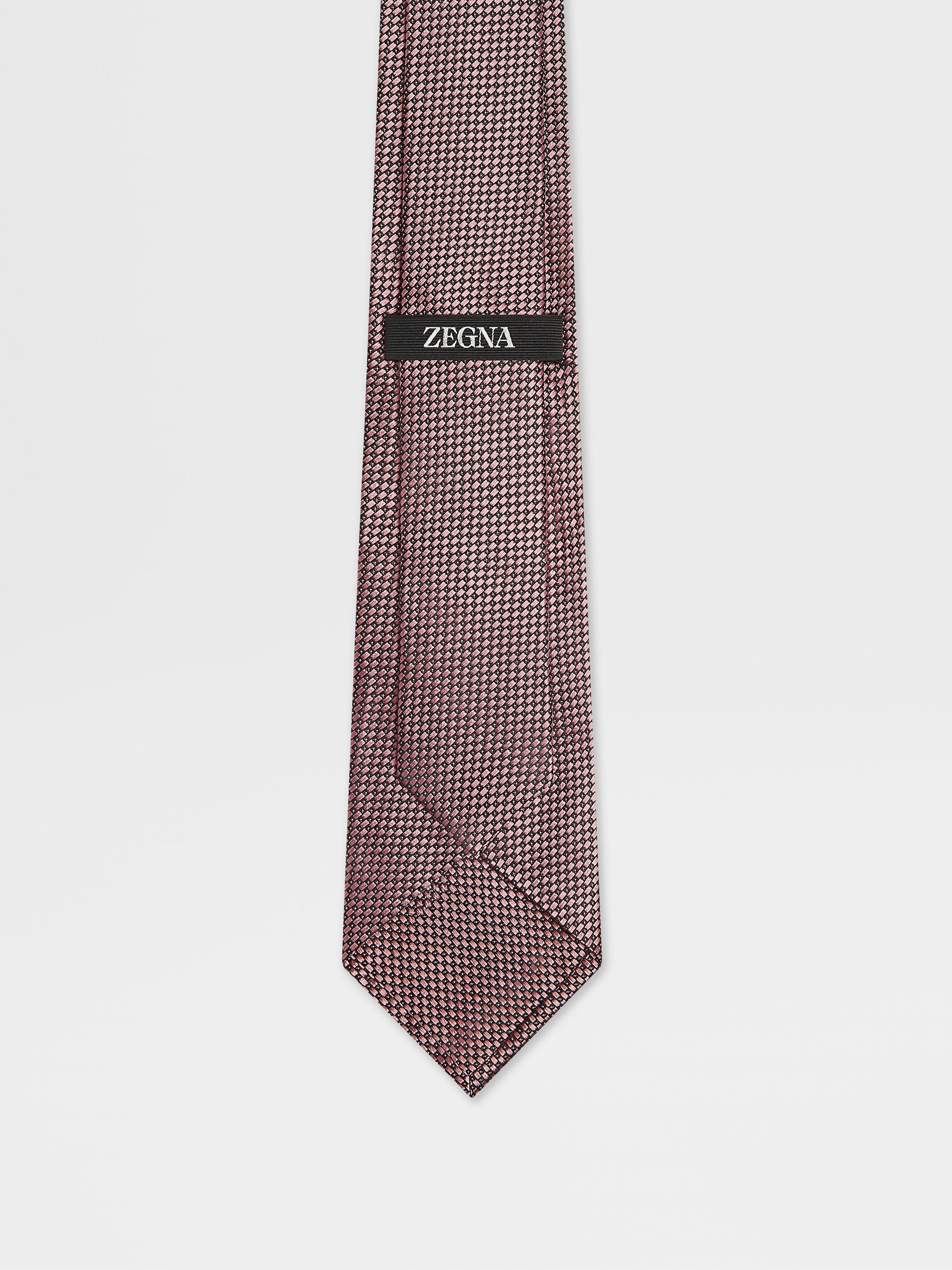 Cravatta in Seta Rosa Chiaro Foto #2 di dettaglio del prodotto