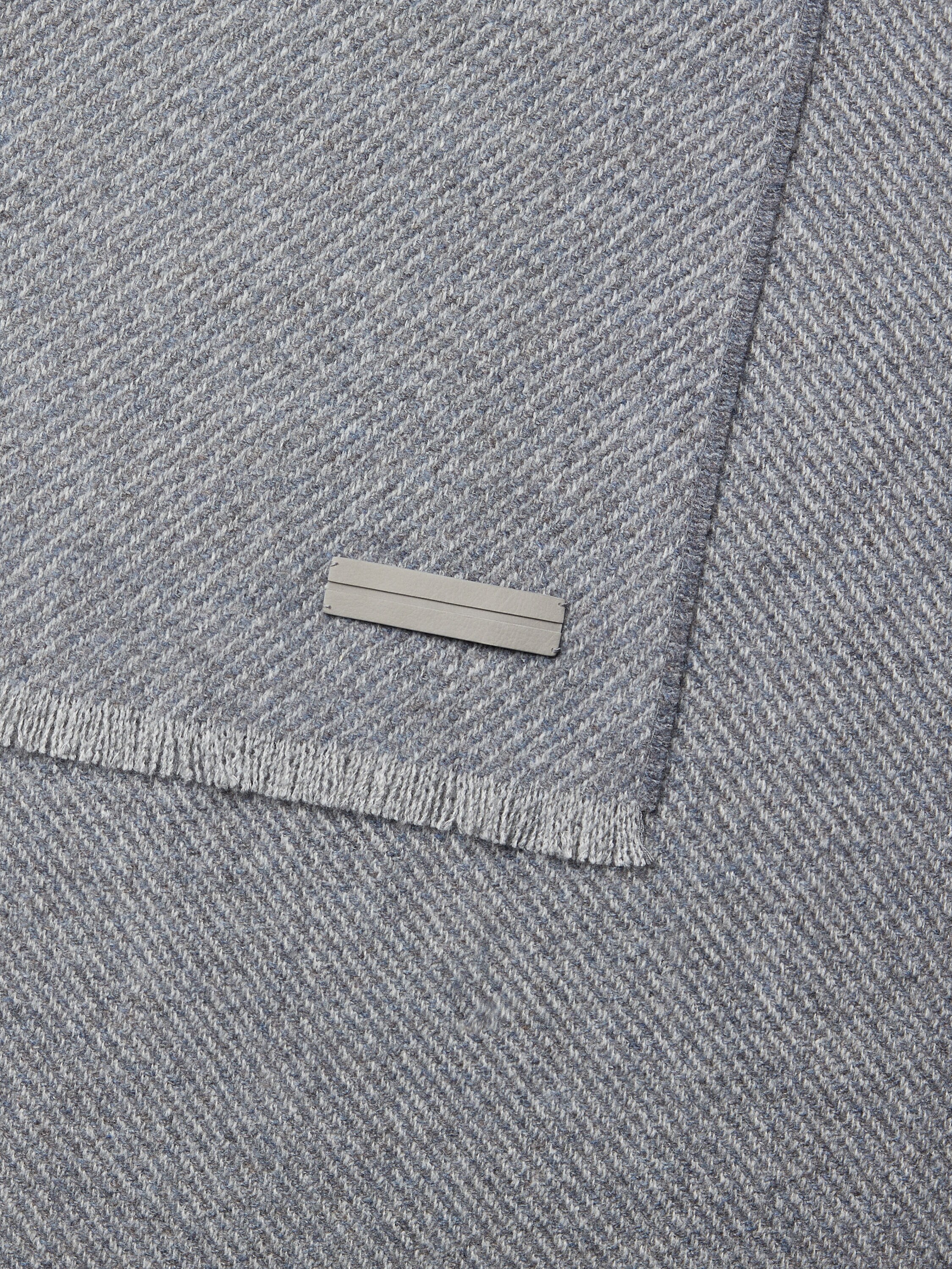 Schal aus Oasi Cashmere in Dunkelgrau Detailfoto #1 des Produkts