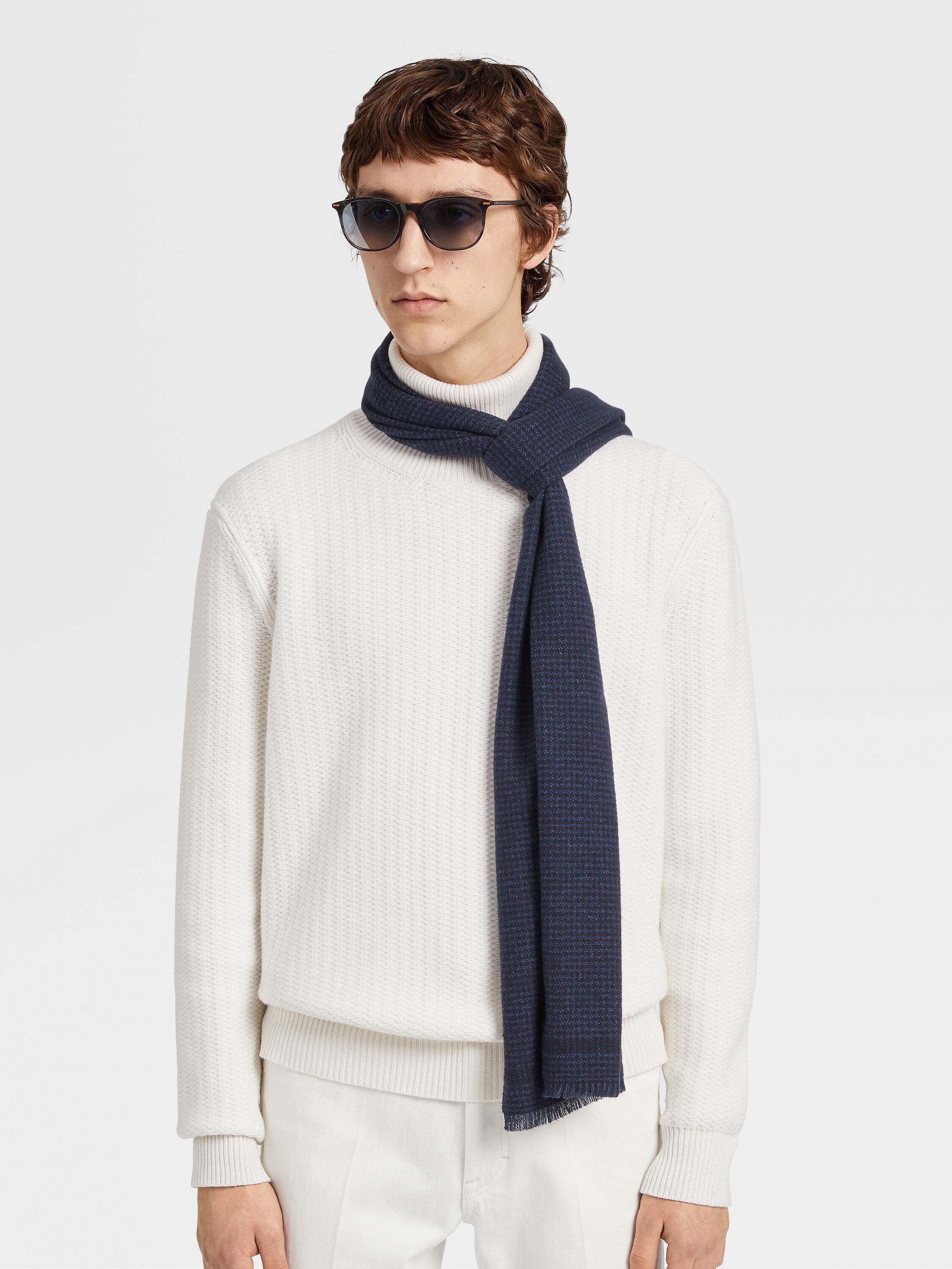 Sciarpa in Lana e Seta Blu Scuro Foto #2 di dettaglio del prodotto