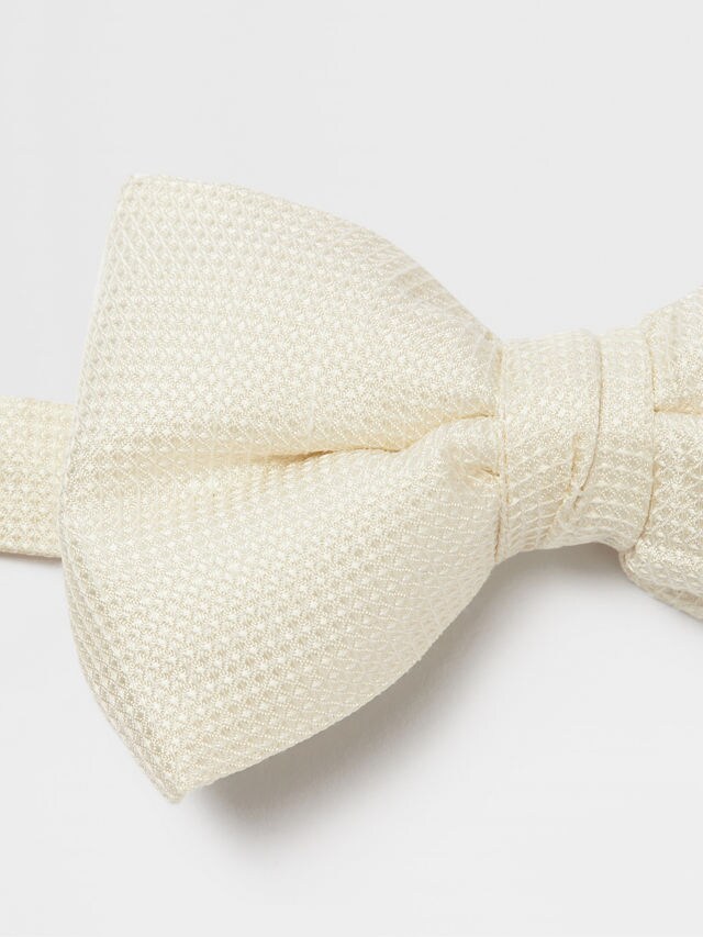 White Silk and Linen Bowtie Product detail photo #1