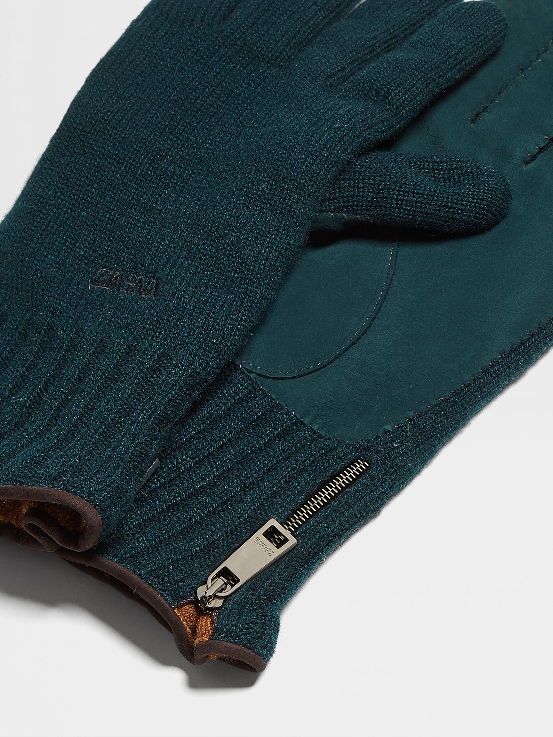 Dark Green Oasi Cashmere Gloves Product detail photo #1