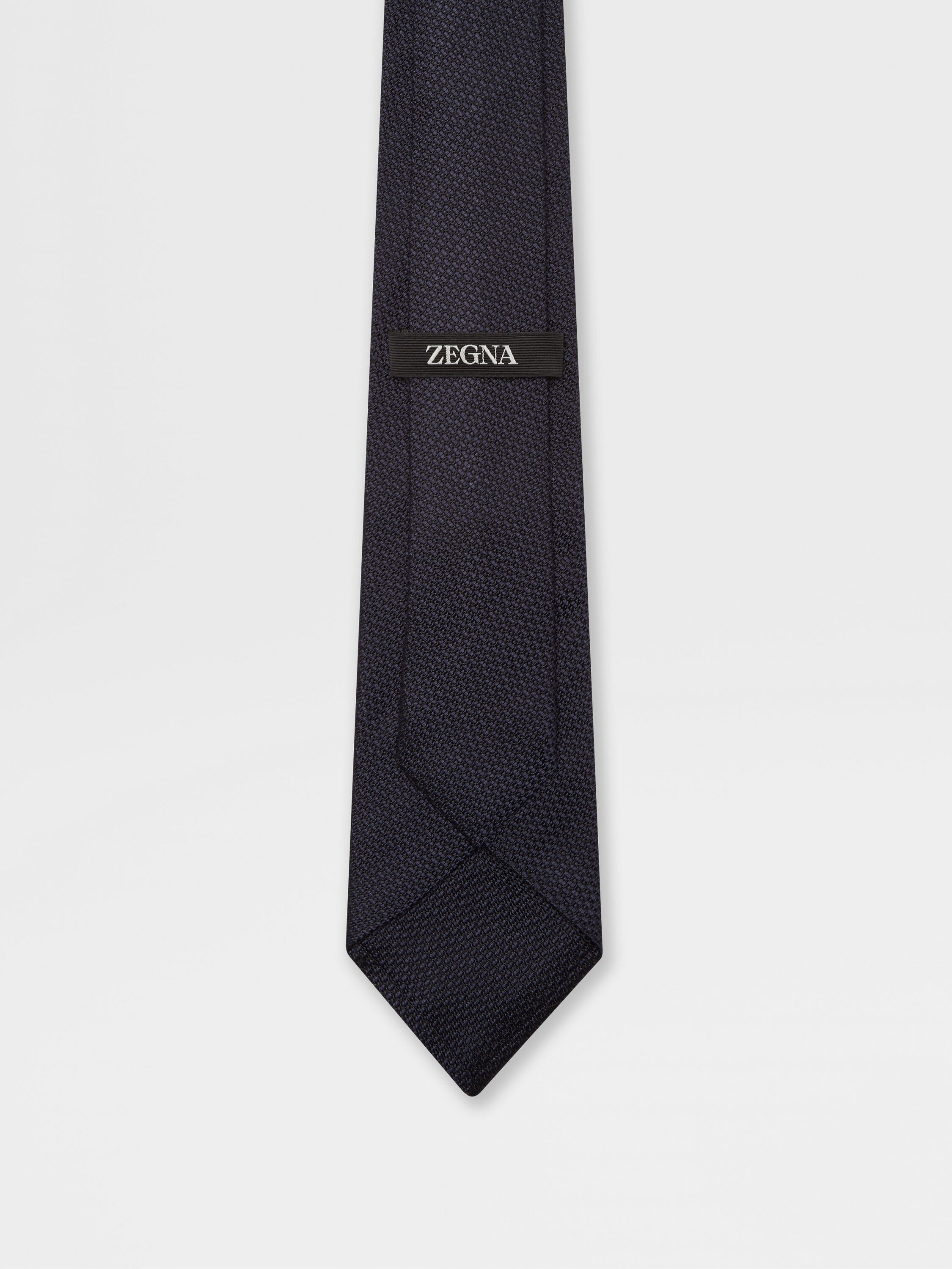 Krawatte aus Seide in Dunkelblau Detailfoto #2 des Produkts